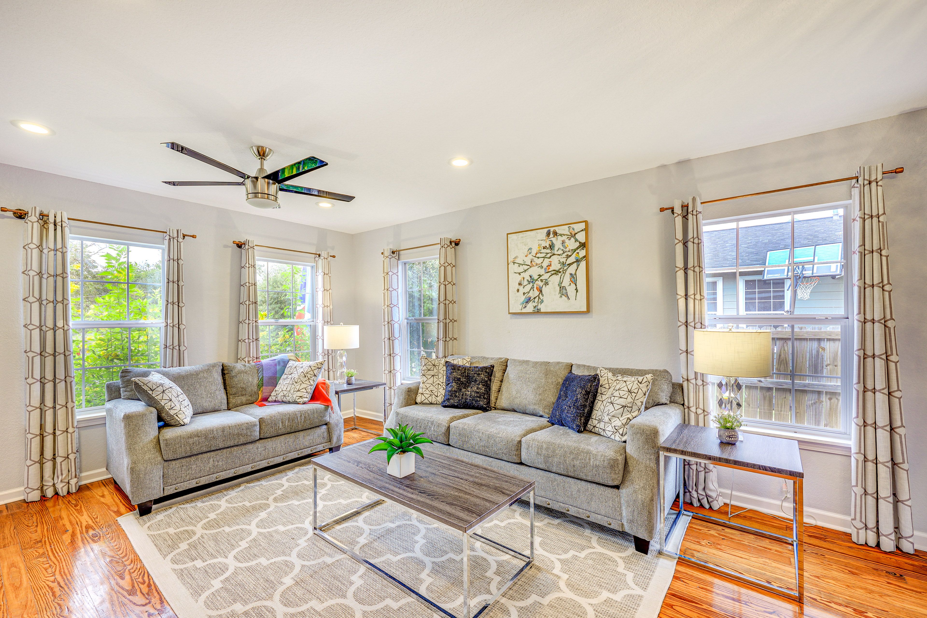 Living Room | Smart TV