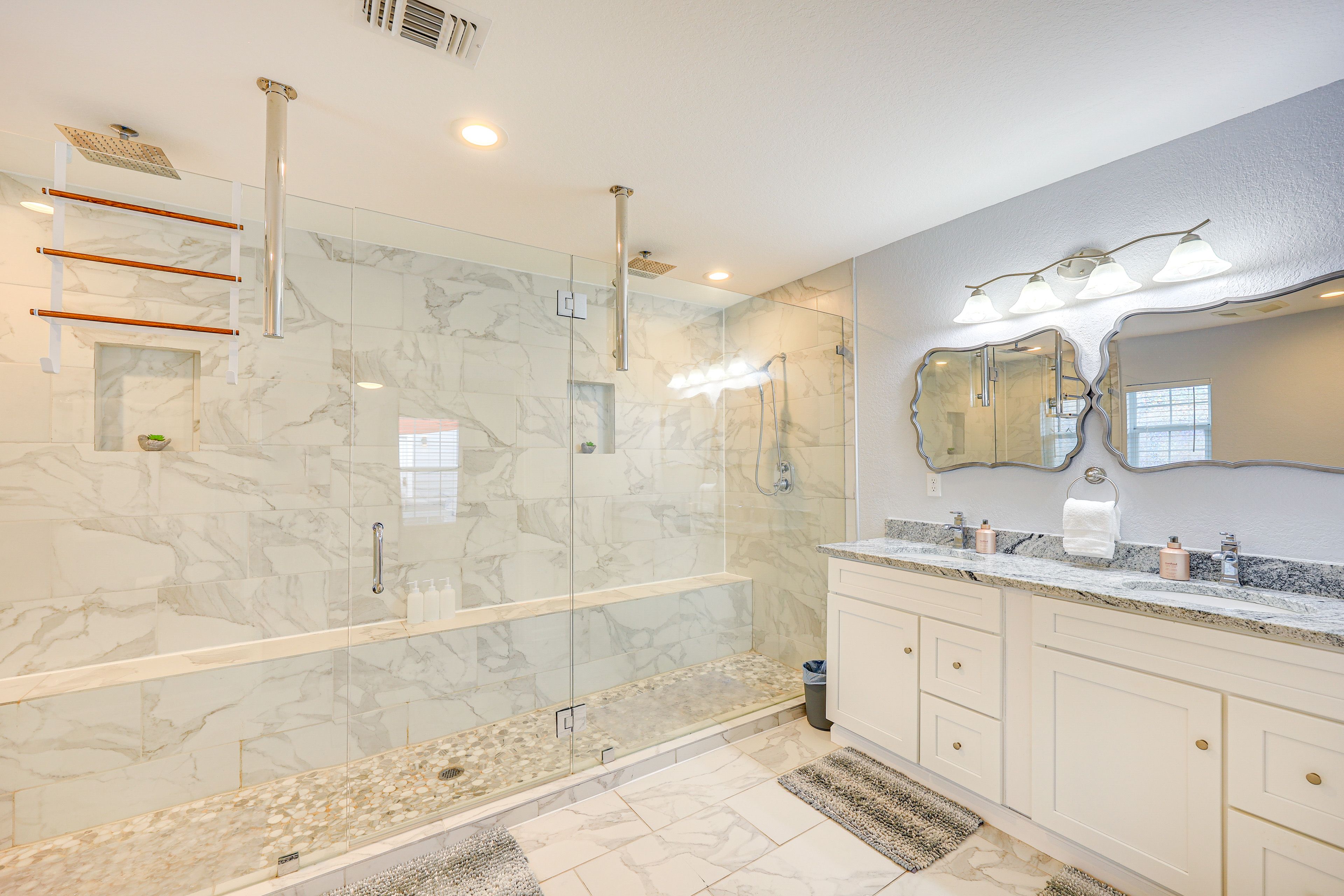 En-Suite Bathroom | Towels Provided