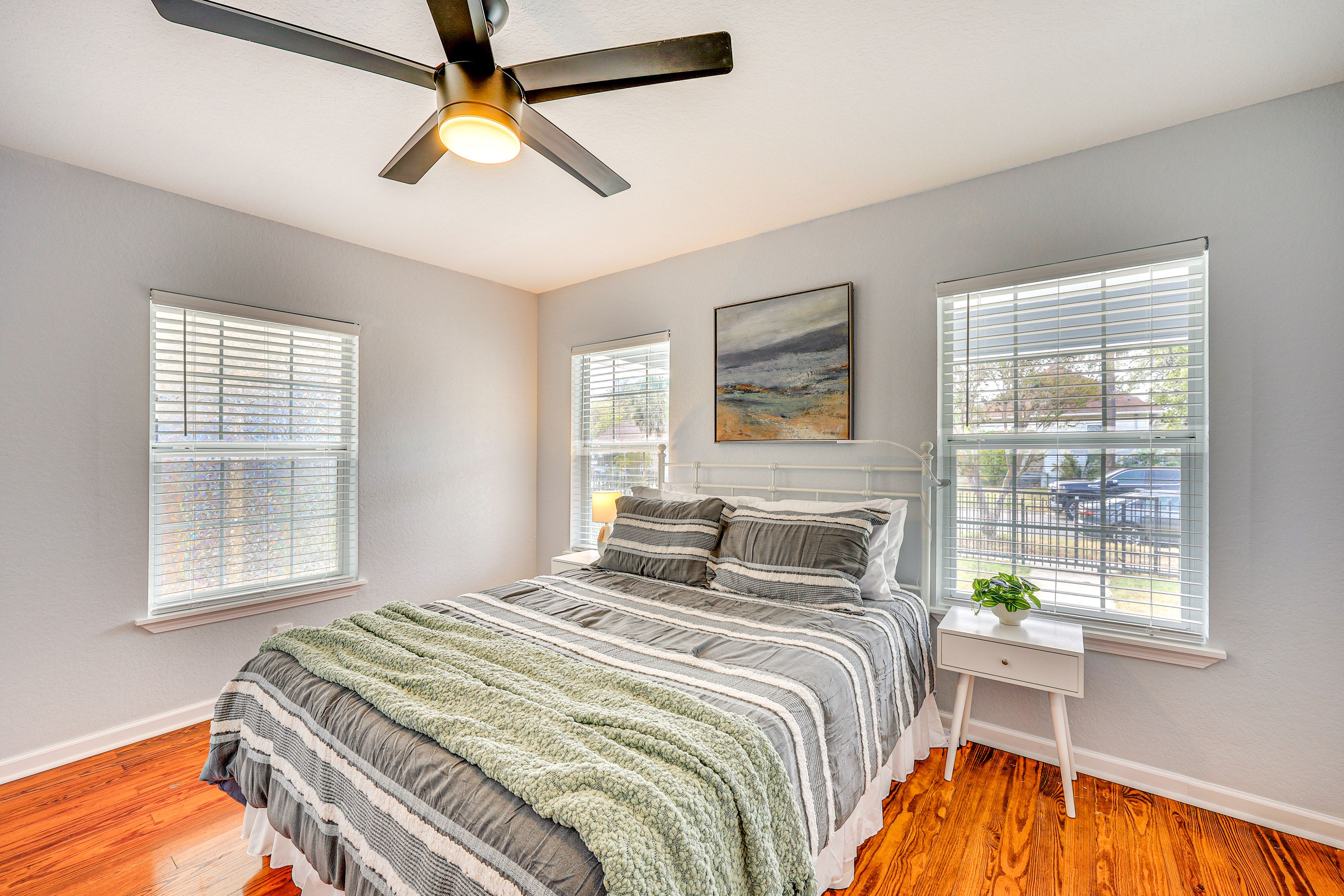 Bedroom 2 | Queen Bed