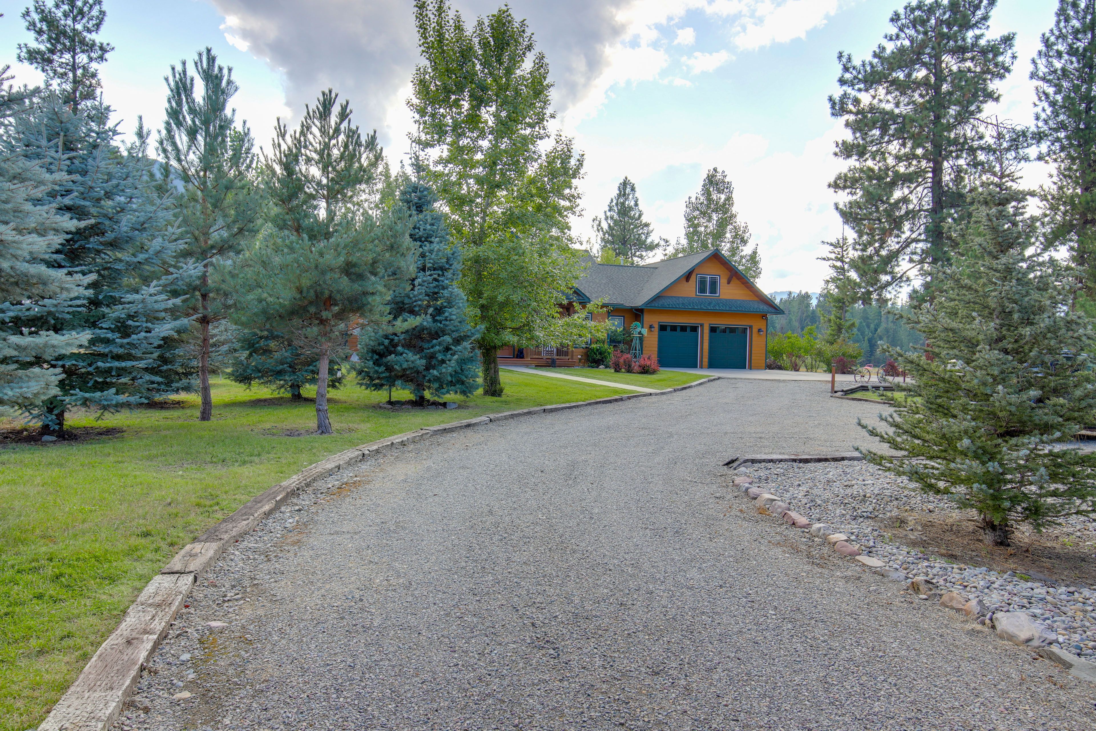 Parking | Driveway (4 Vehicles) | RV Parking On-Site