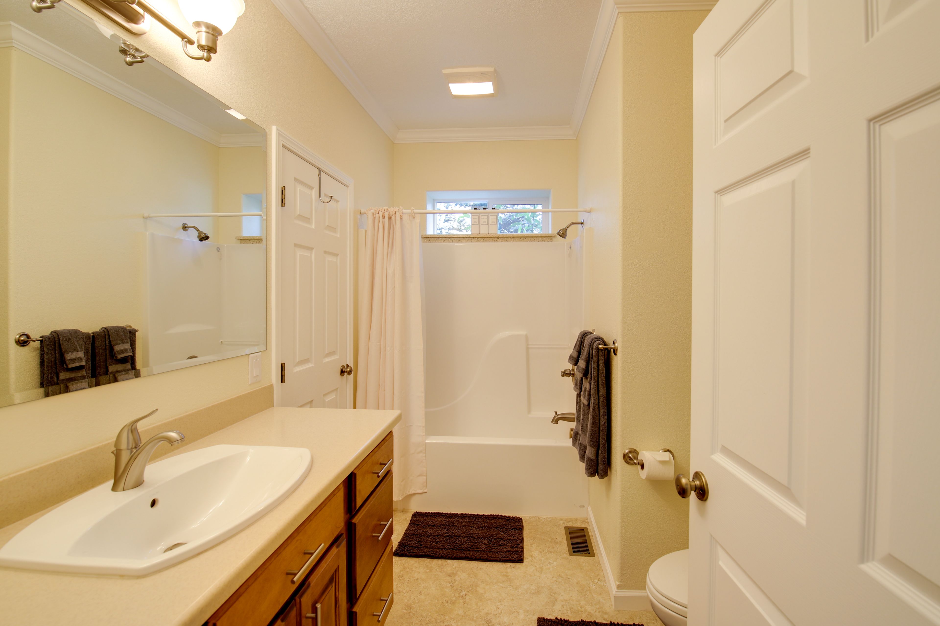 Full Bath | Complimentary Toiletries
