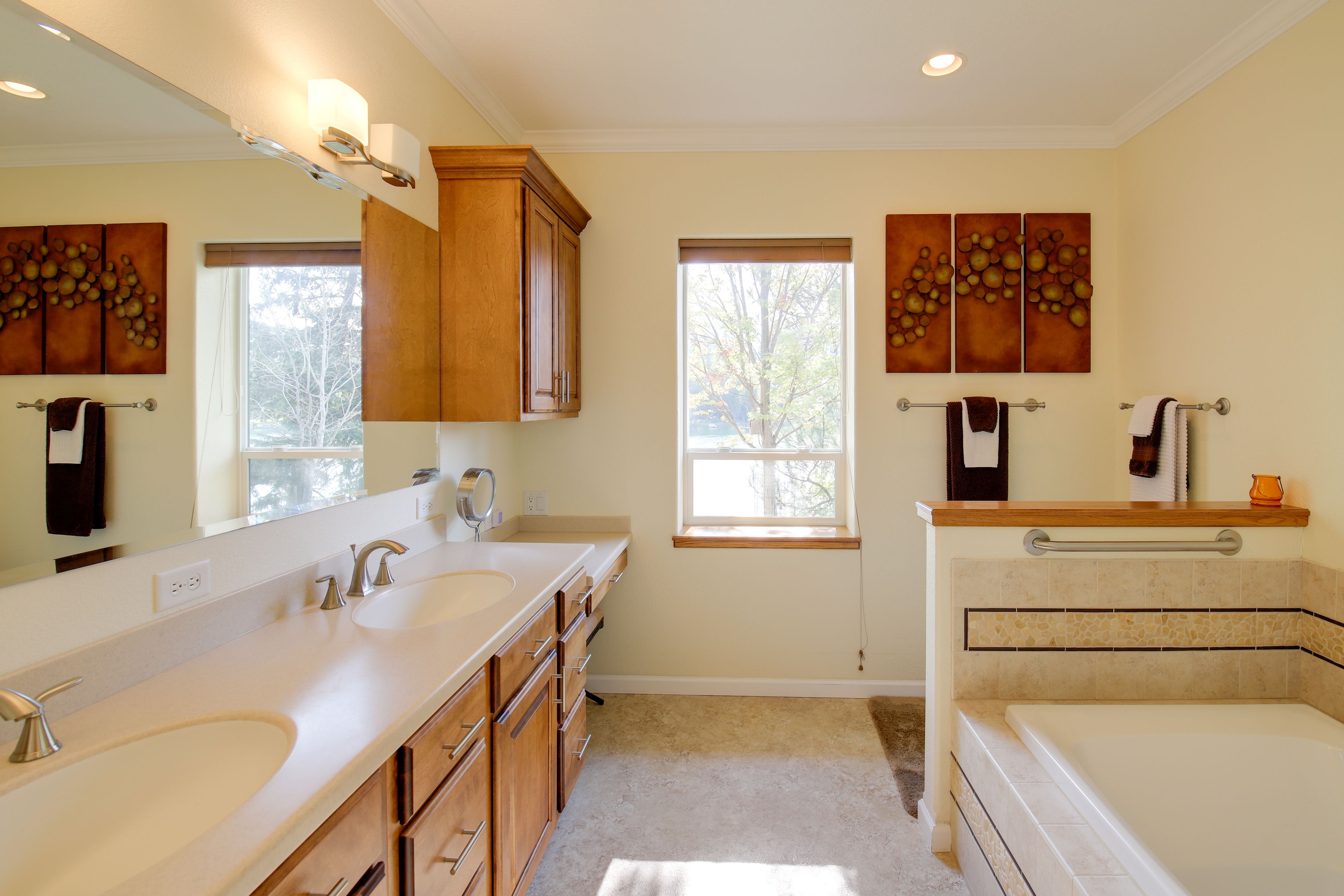 Full Bath | Towels | Hair Dryer