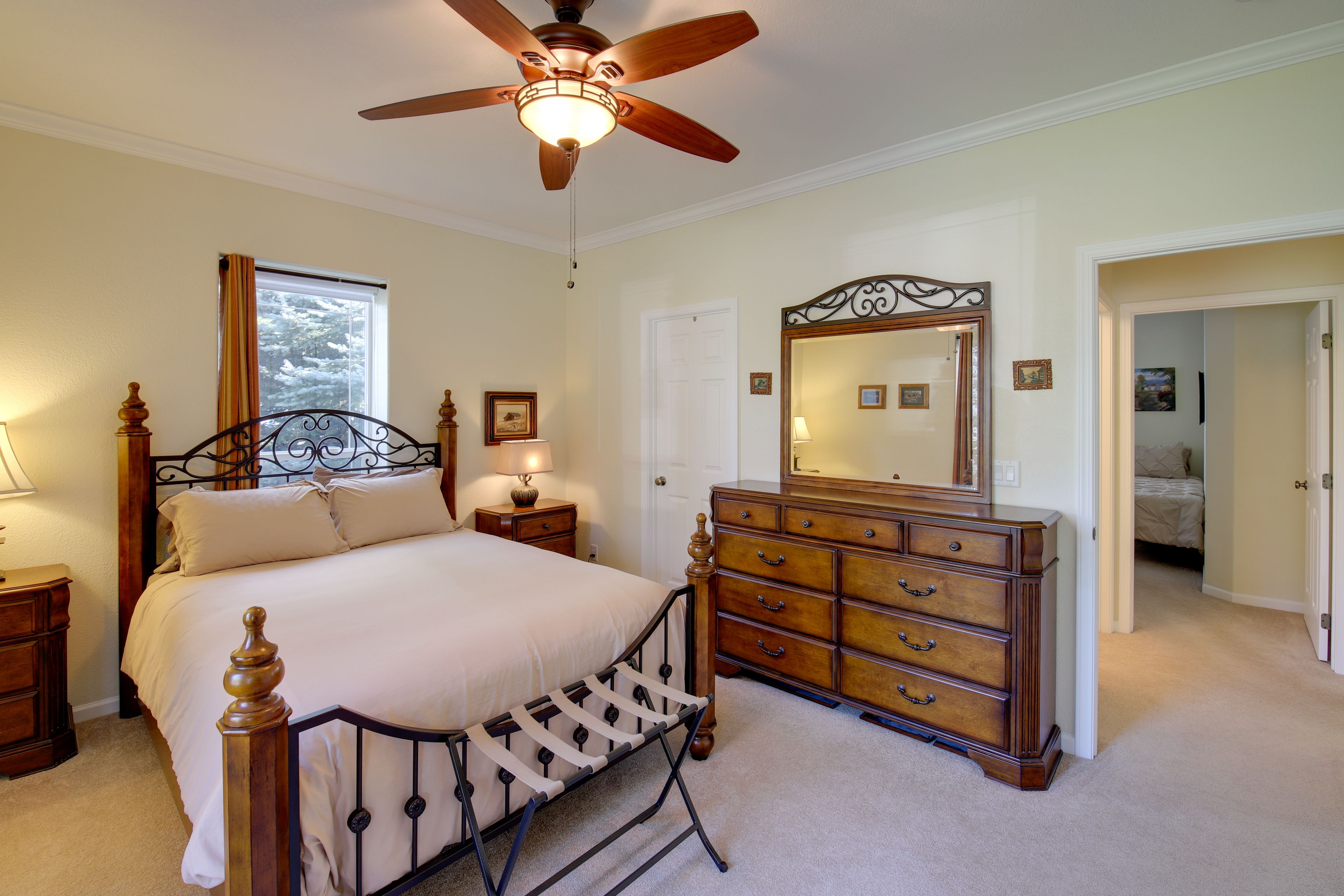 Bedroom 2 | Queen Bed