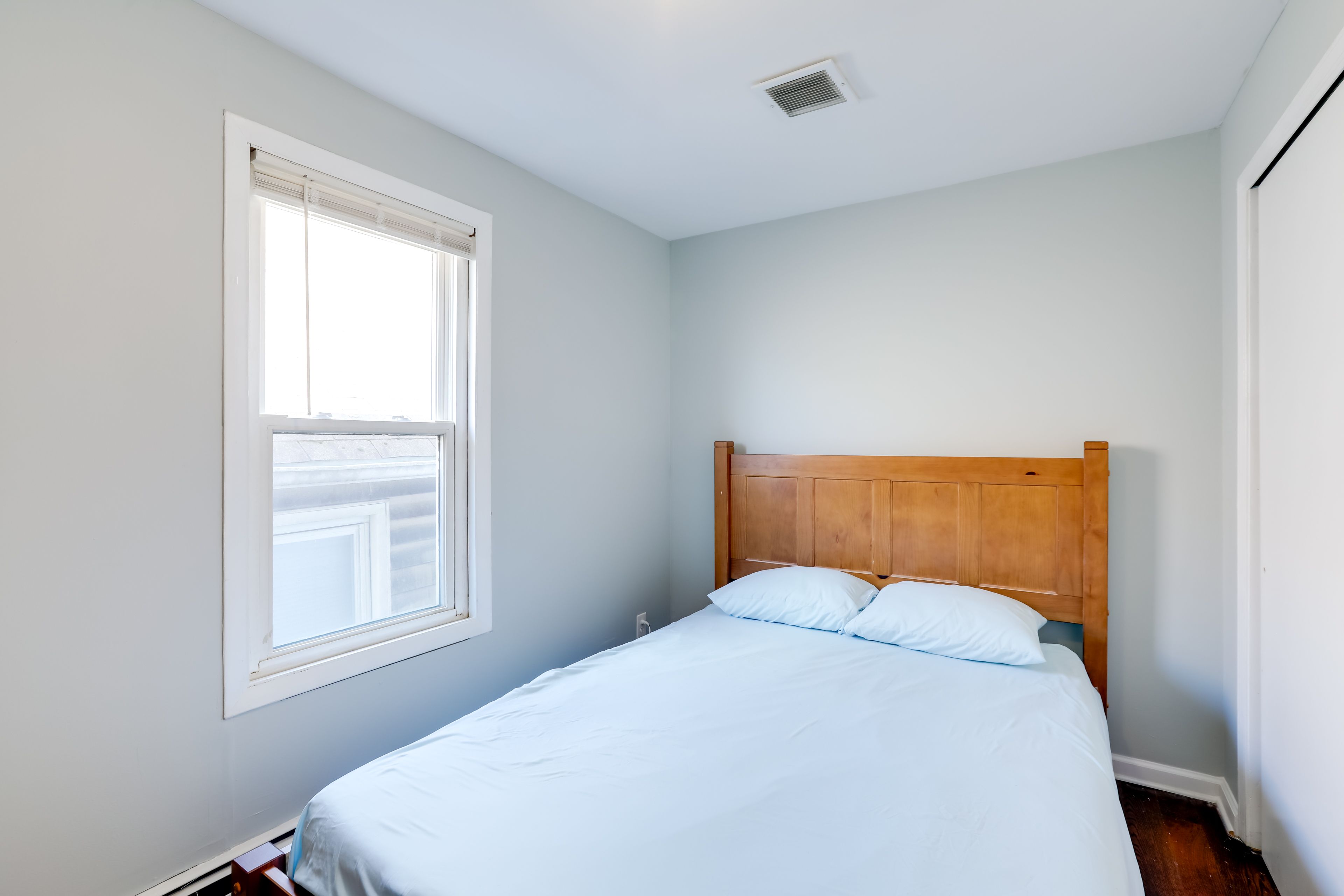 Bedroom 1 | Queen Bed | Smart TV | Linens Provided