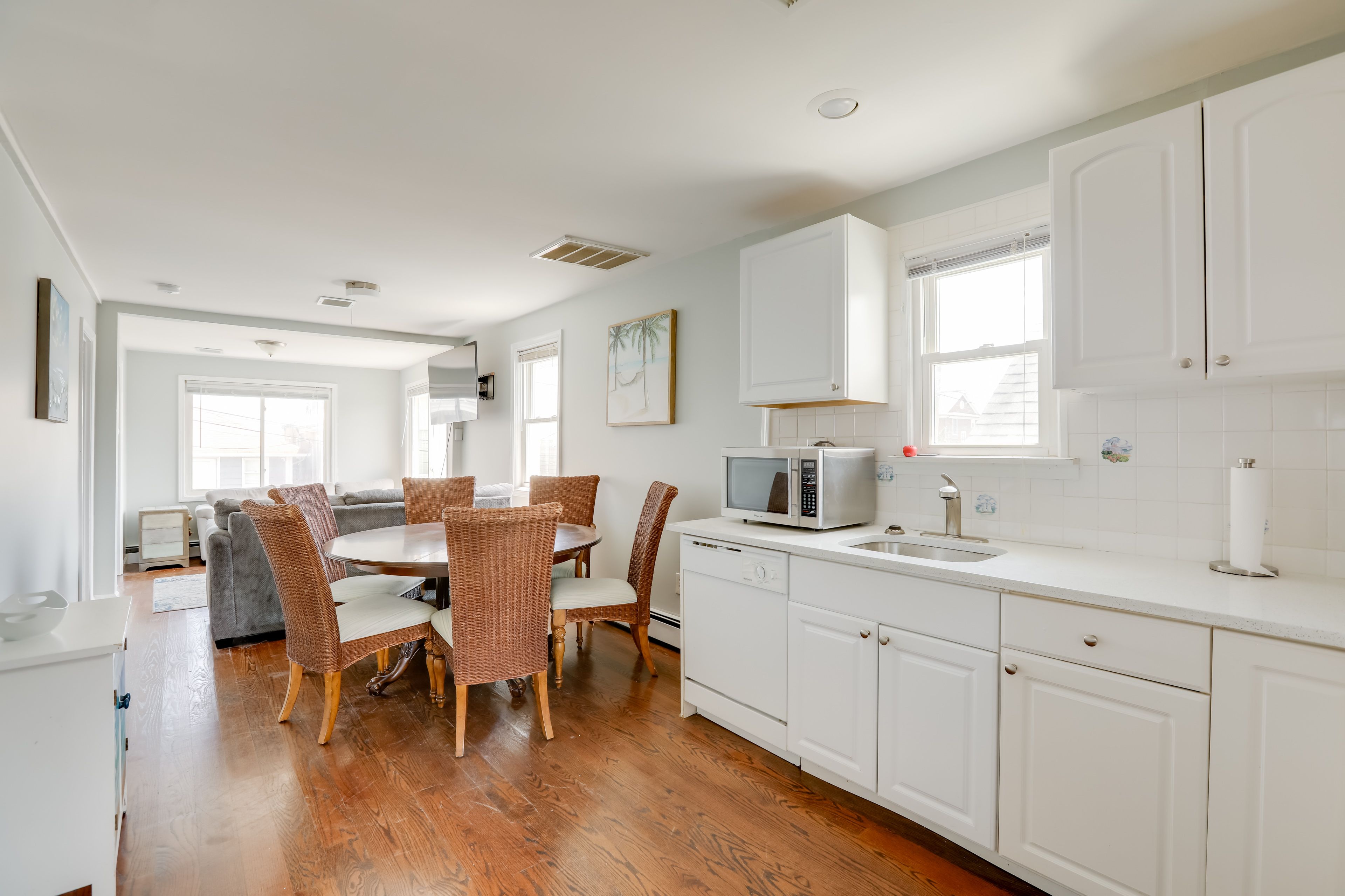 Dining Area | Dishware & Flatware Provided
