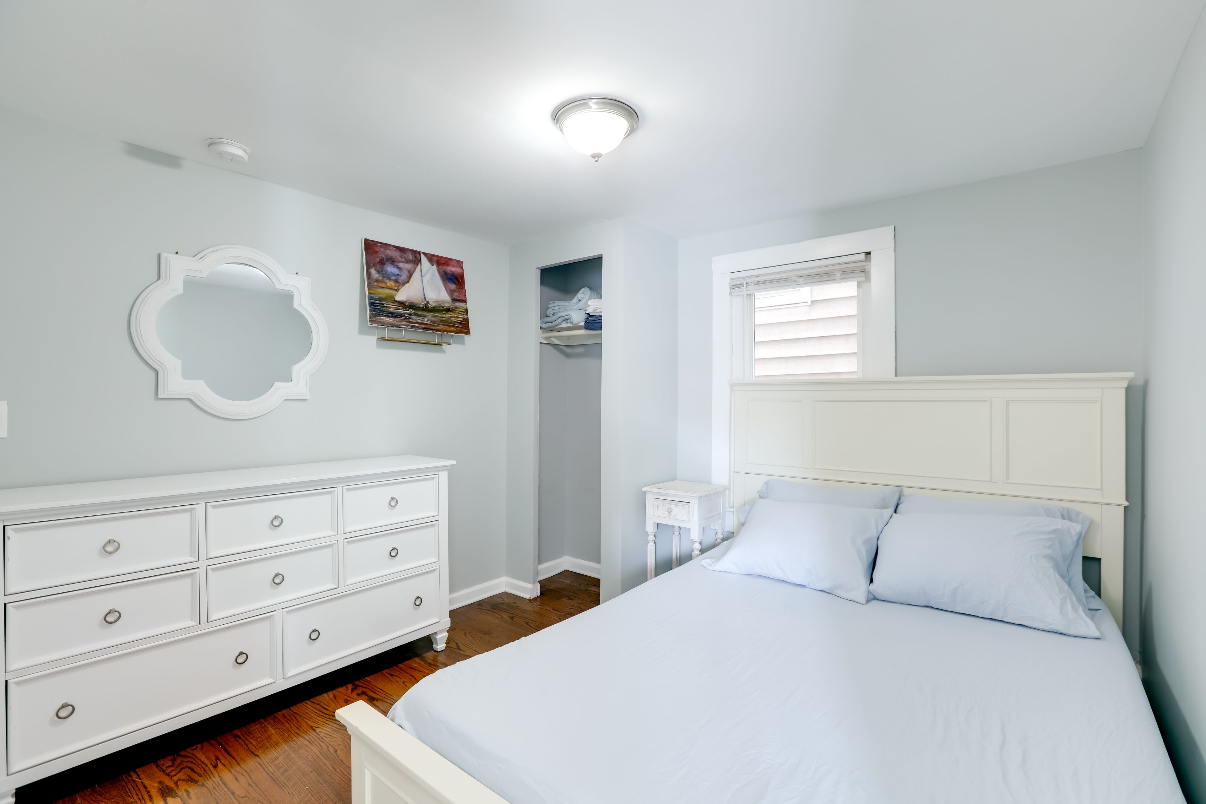 Bedroom 2 | Queen Bed