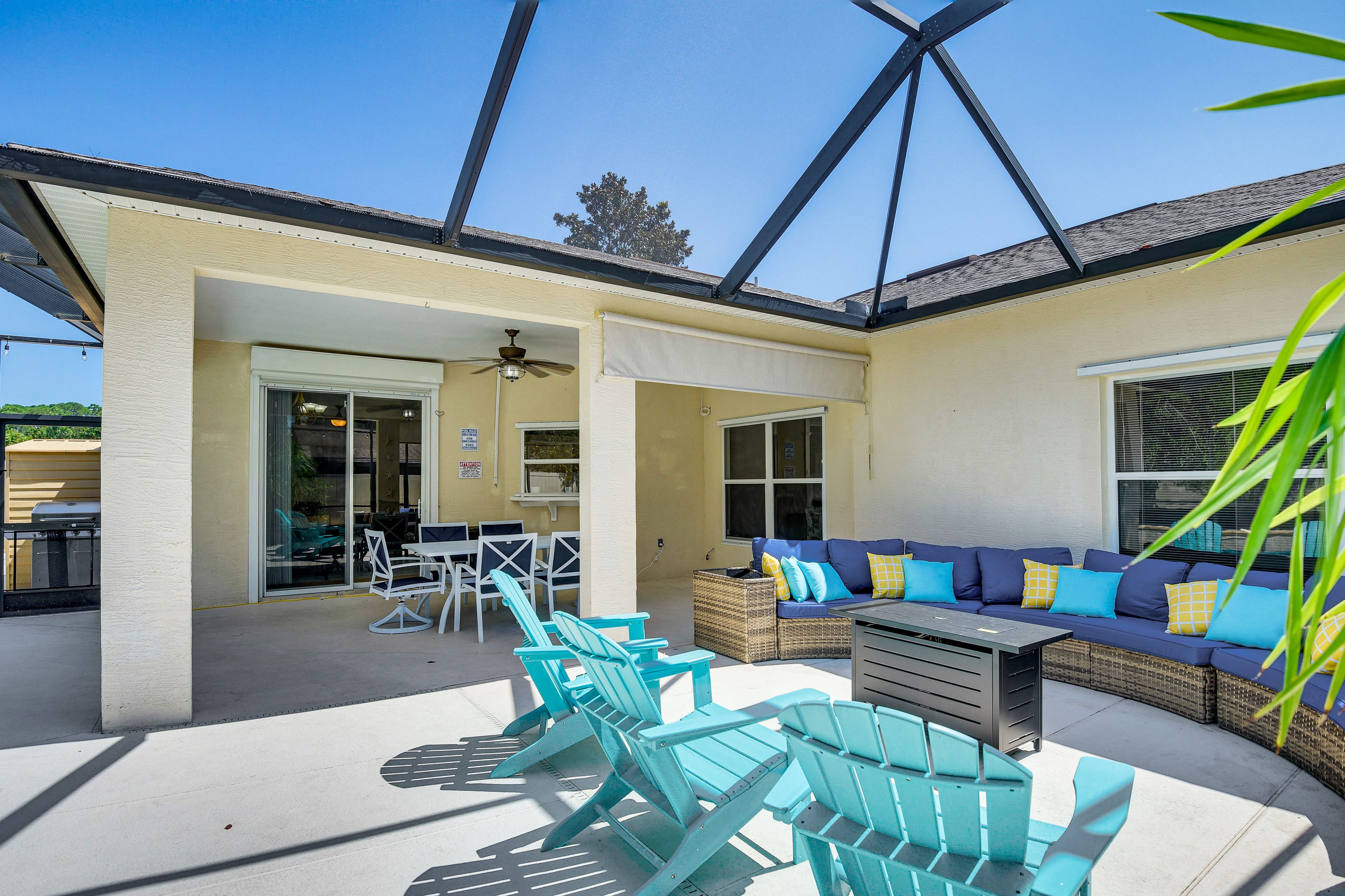 Furnished Patio | Tabletop Fire Pit
