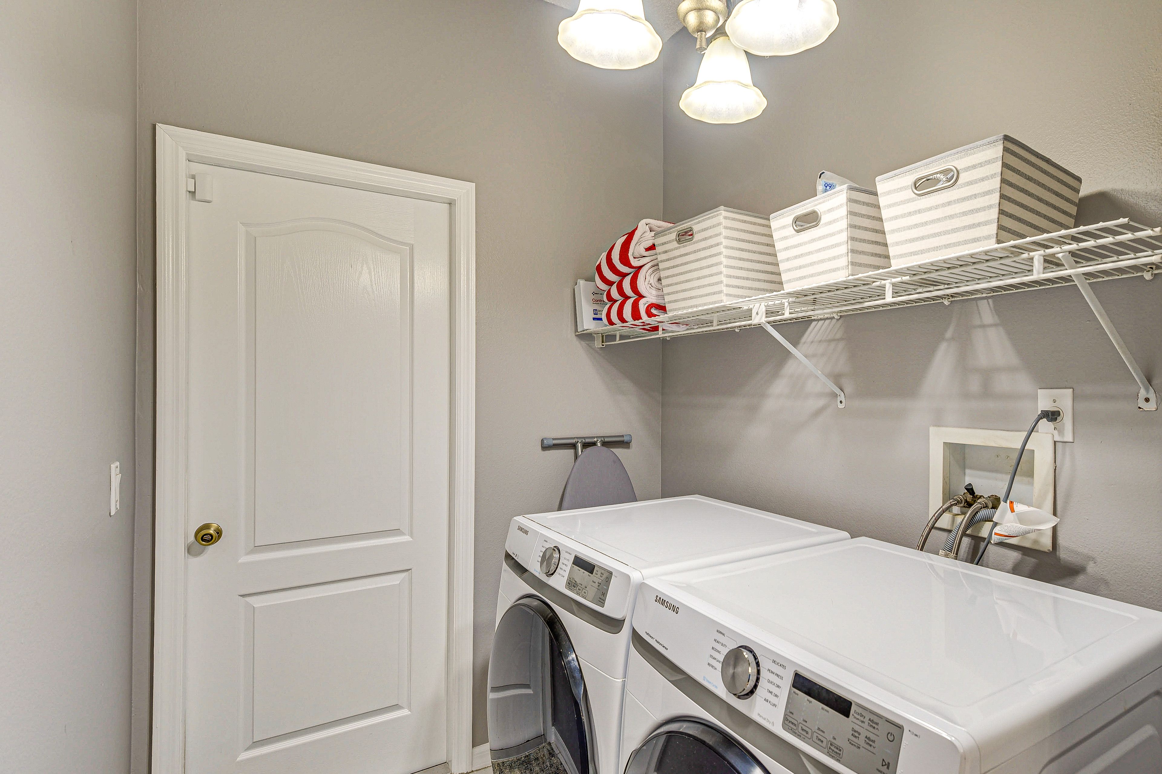 Laundry Room | Washer & Dryer
