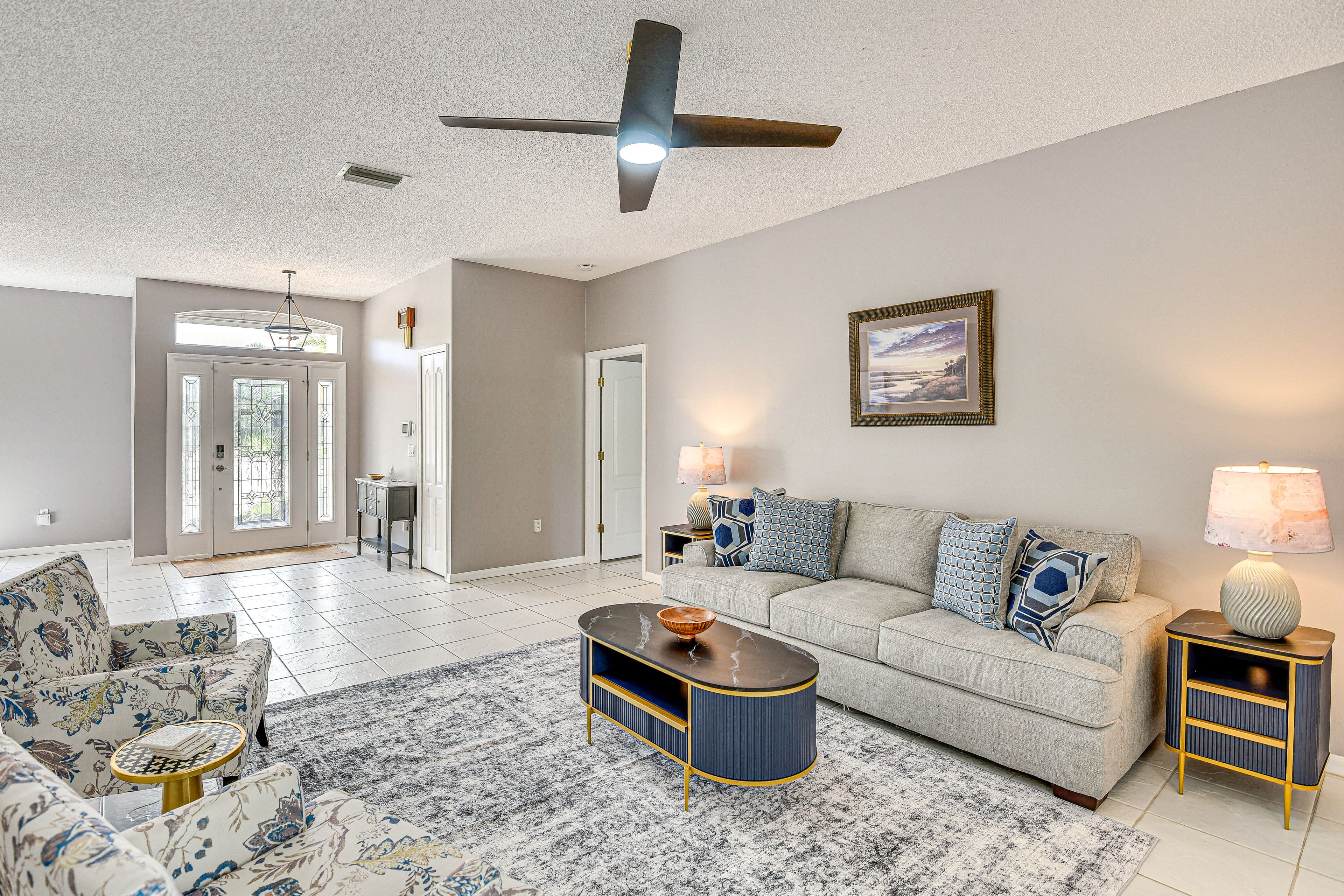 Living Room | Queen Sleeper Sofa | Free WiFi