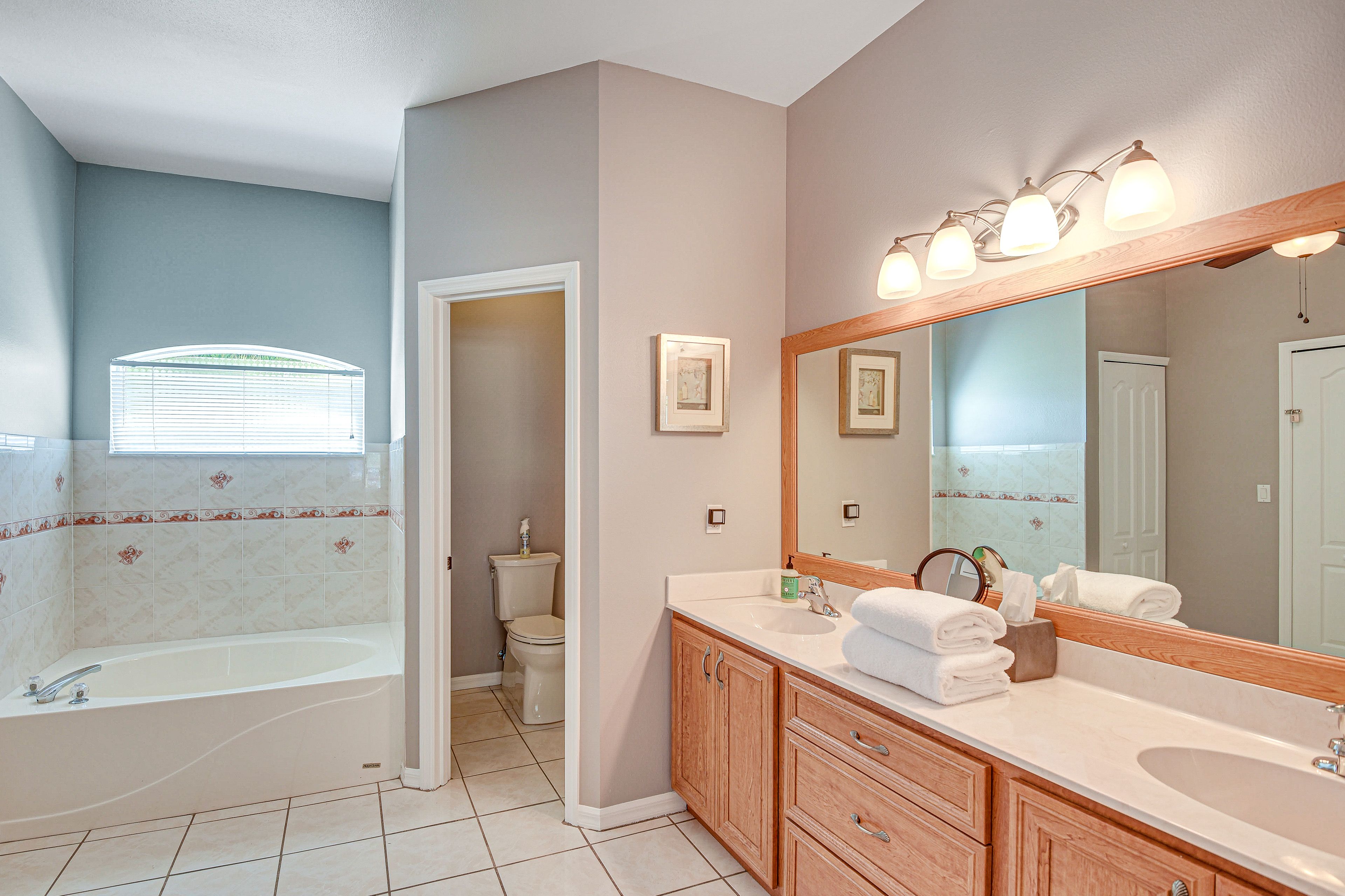 En-Suite Bathroom | Towels Provided