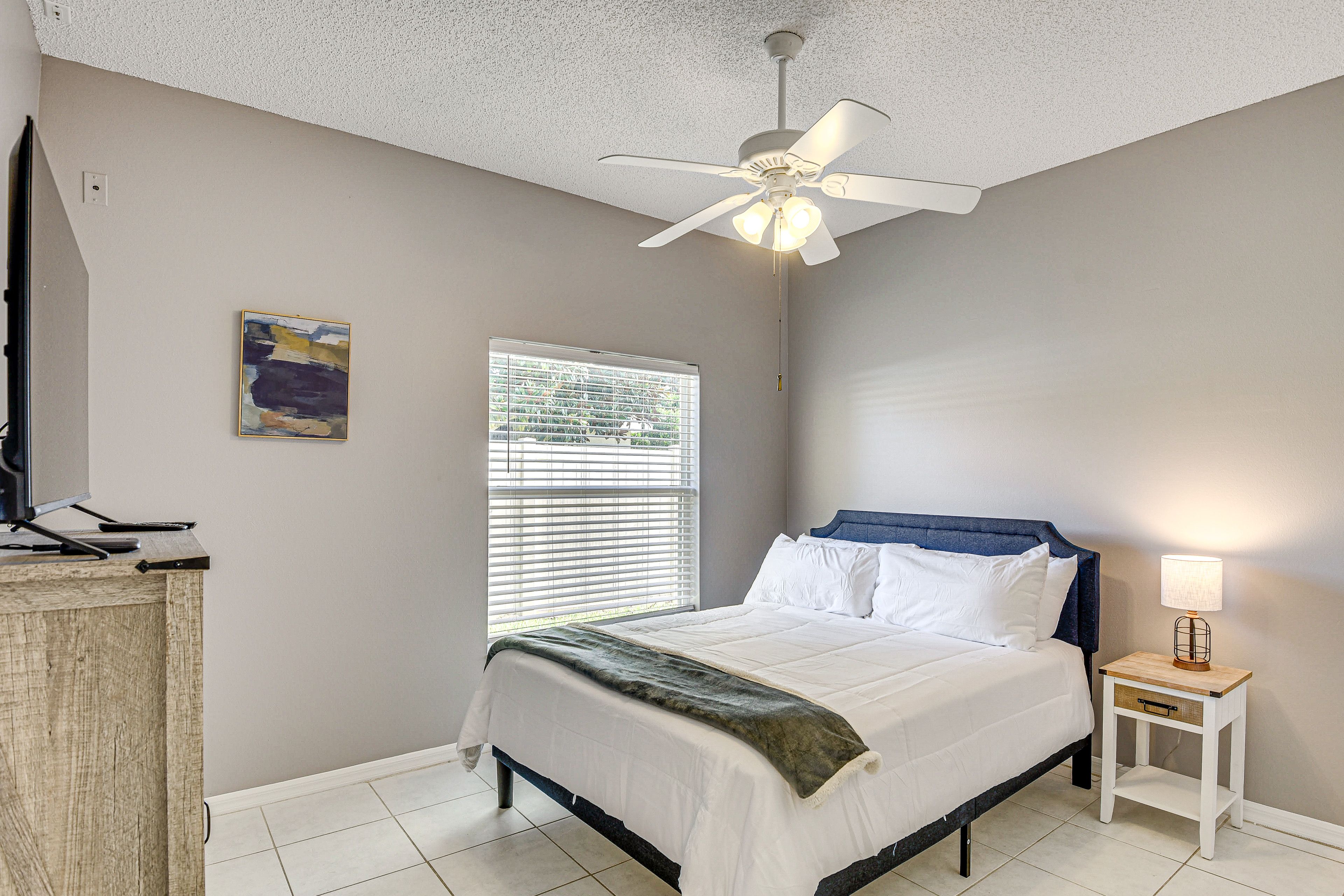 Bedroom 3 | Queen Bed | Smart TV