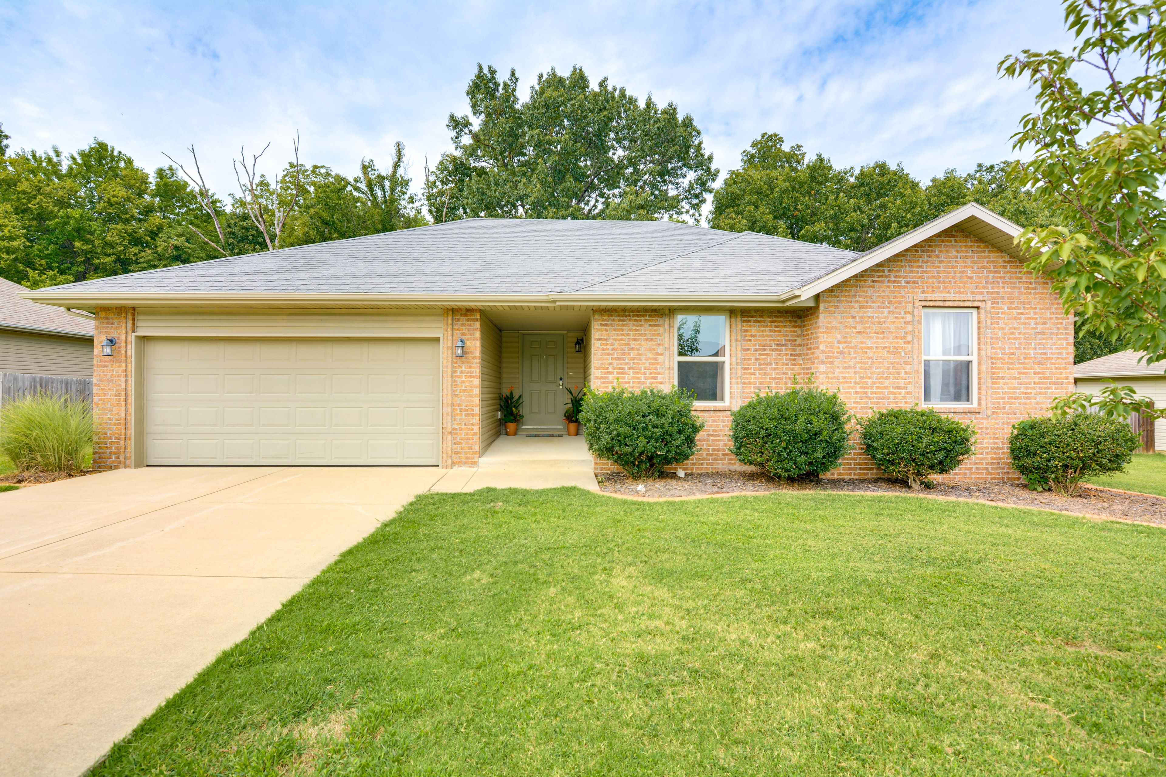 Republic Vacation Rental | 3BR | 2BA | 1,278 Sq Ft | 2 Steps to Enter