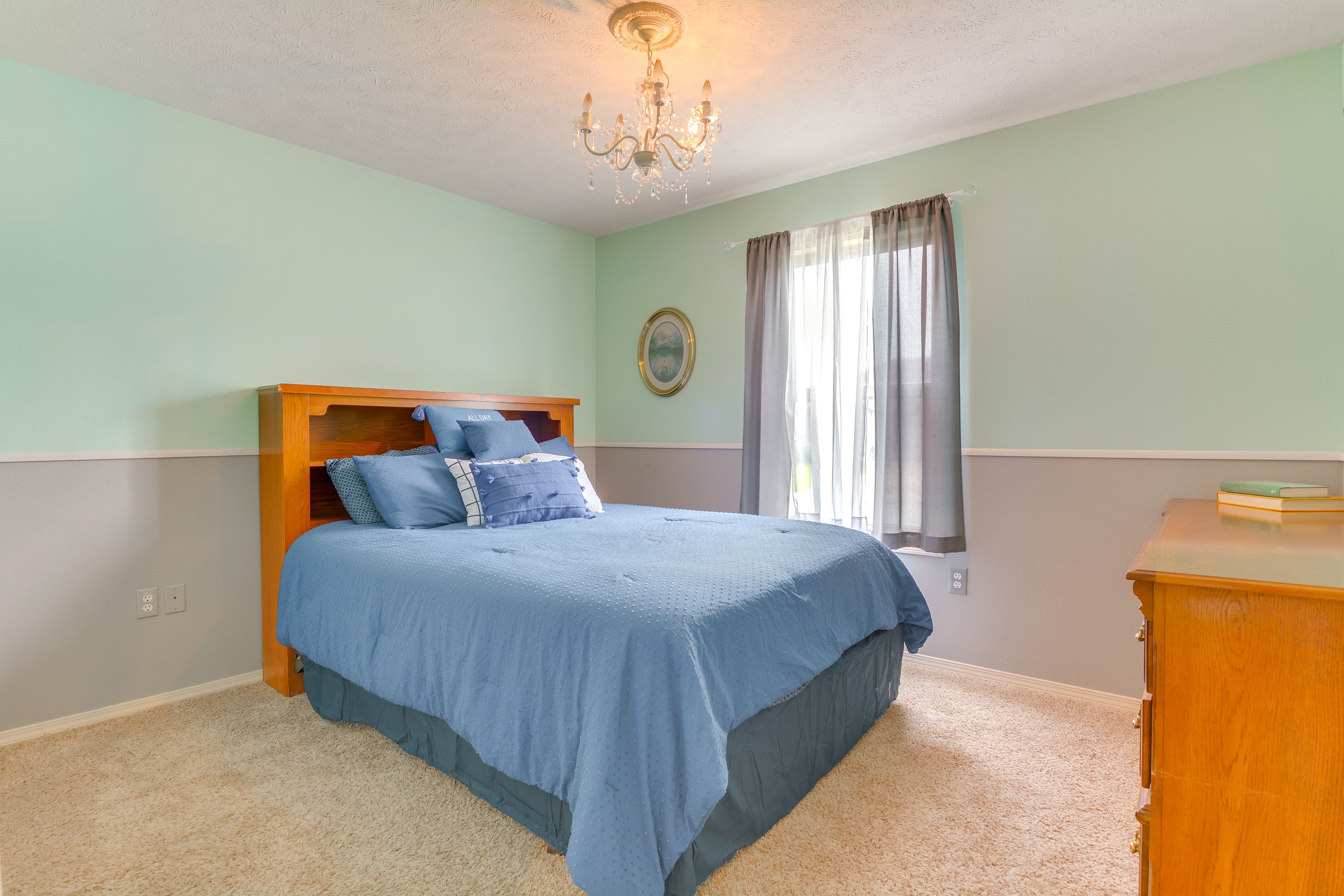 Bedroom 2 | Queen Bed