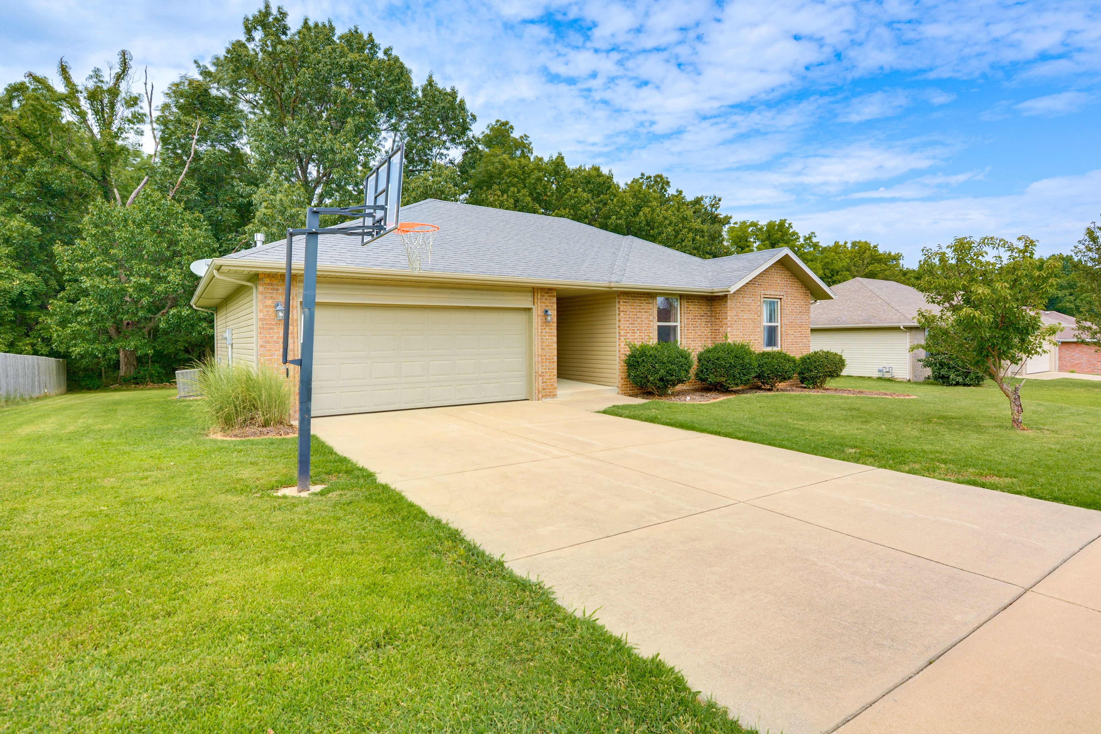 Exterior | Garage (2 Vehicles) | Driveway (2 Vehicles) | Free Street Parking