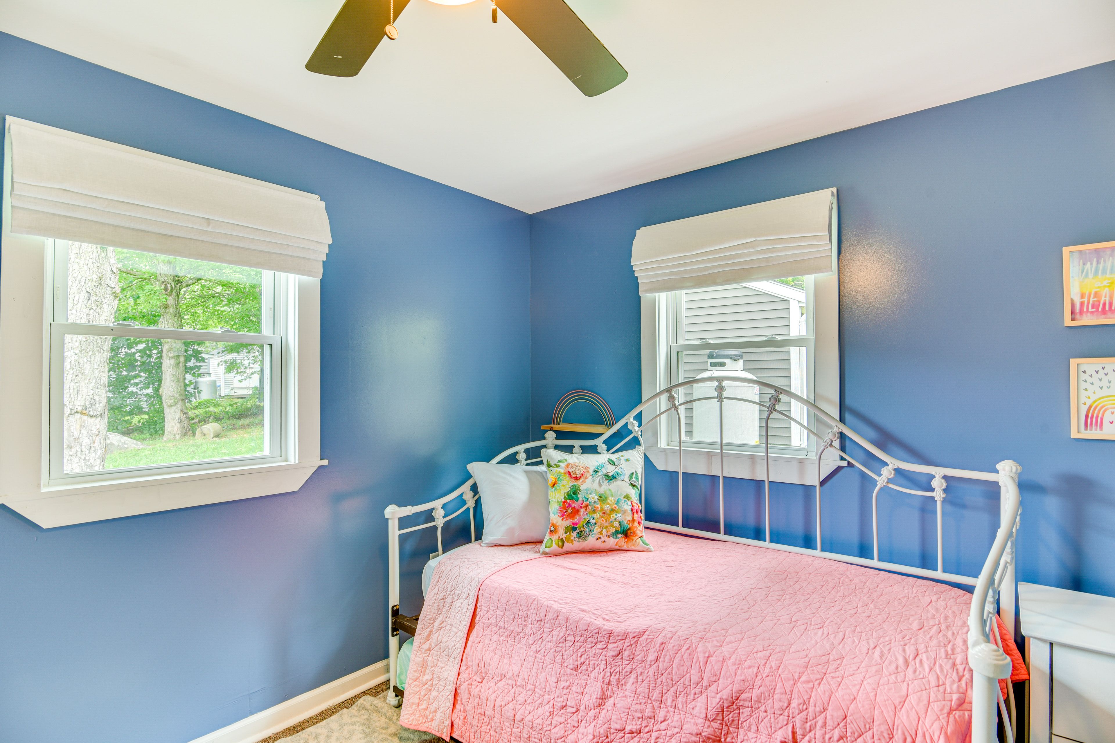 Bedroom 2 | Twin Daybed w/ Twin Trundle