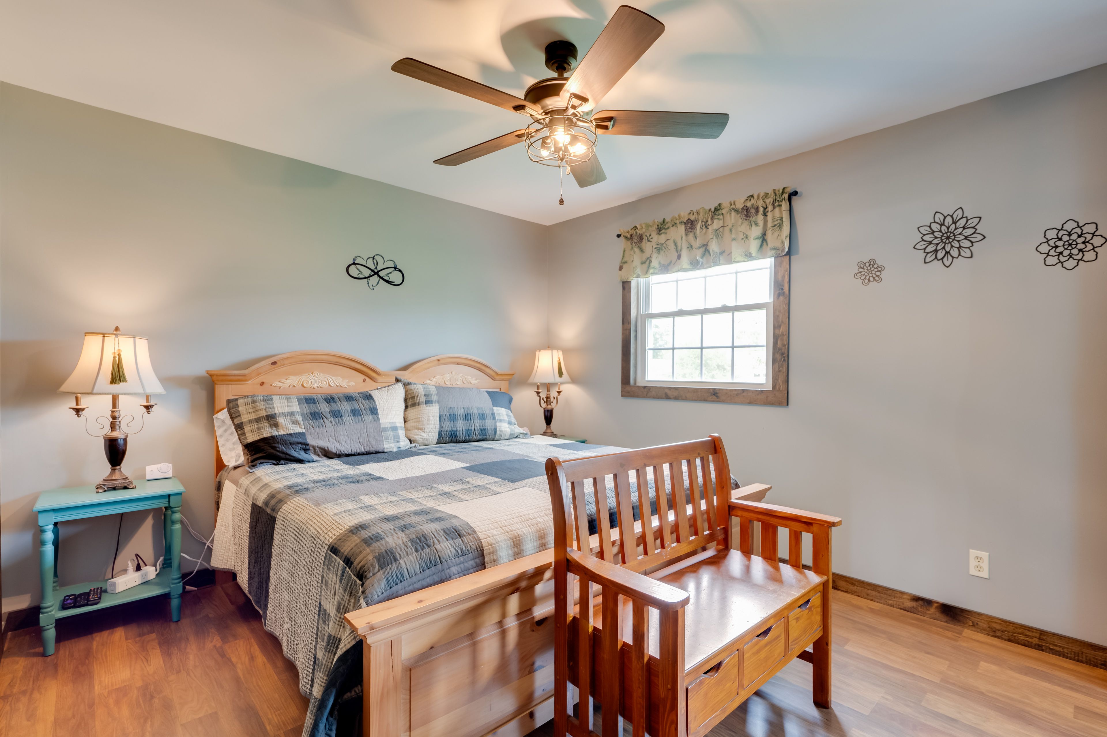 Bedroom 1 | 1st Floor | King Bed | Smart TV | En-Suite Bathroom