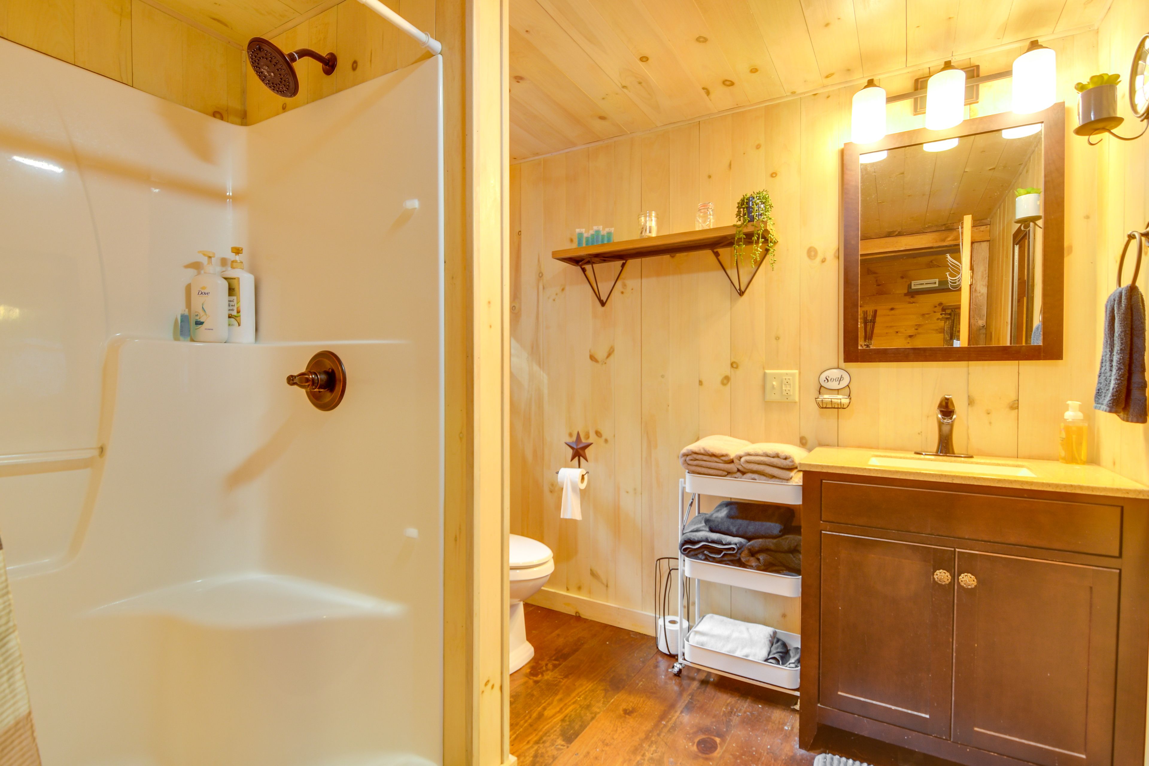 En-Suite Bathroom | Complimentary Toiletries | 2nd Floor
