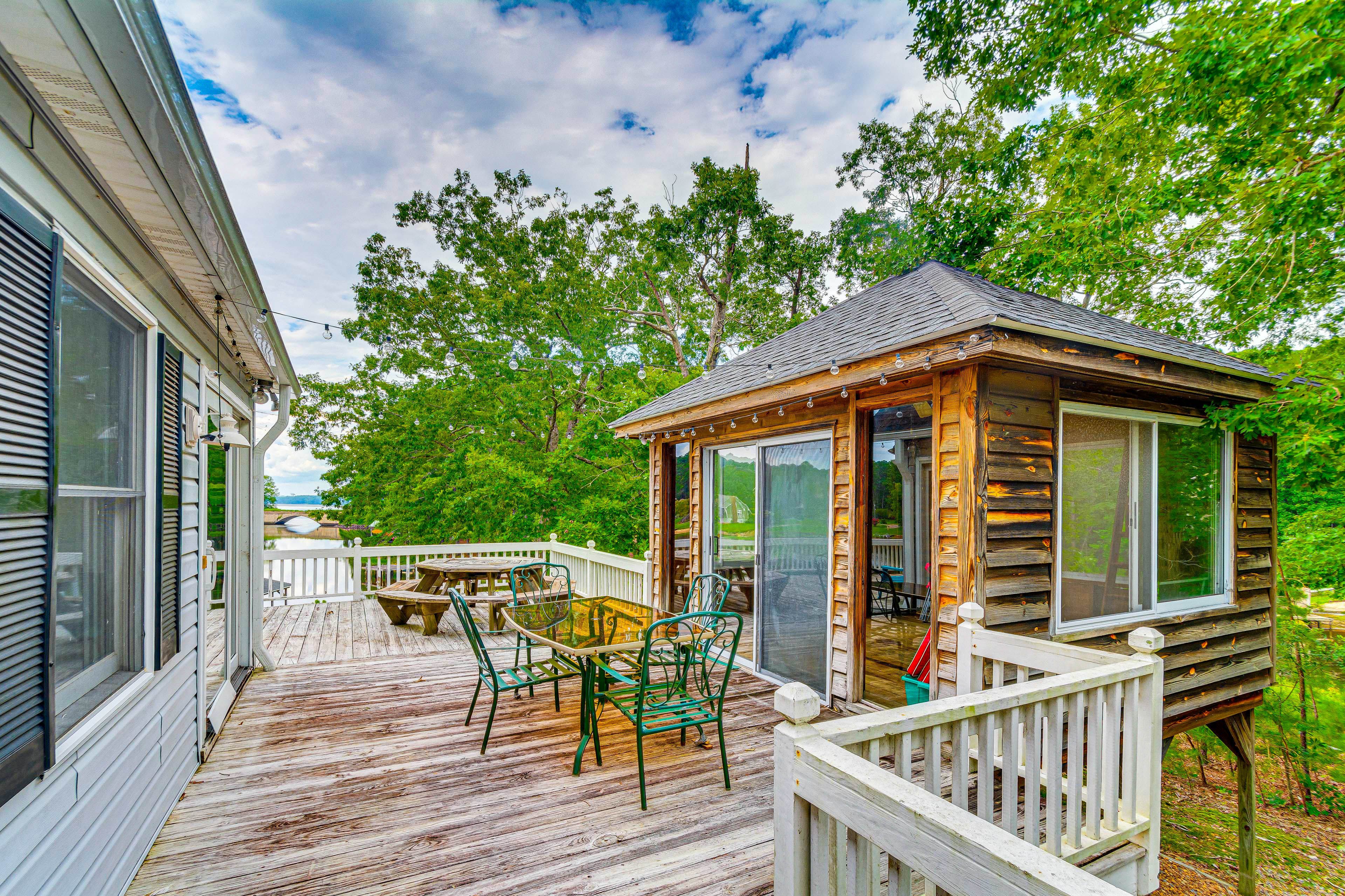 Deck | Private Dock | Outdoor Dining Tables | Charcoal Grill