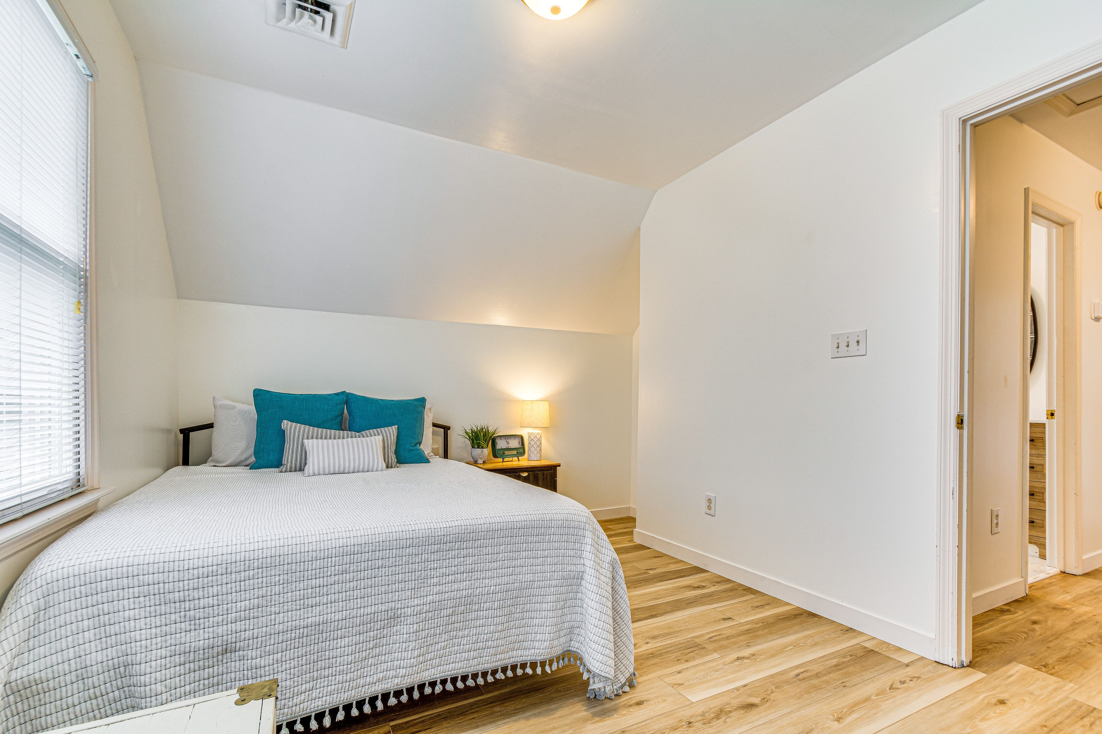 Bedroom 2 | 2nd Floor | Queen Bed