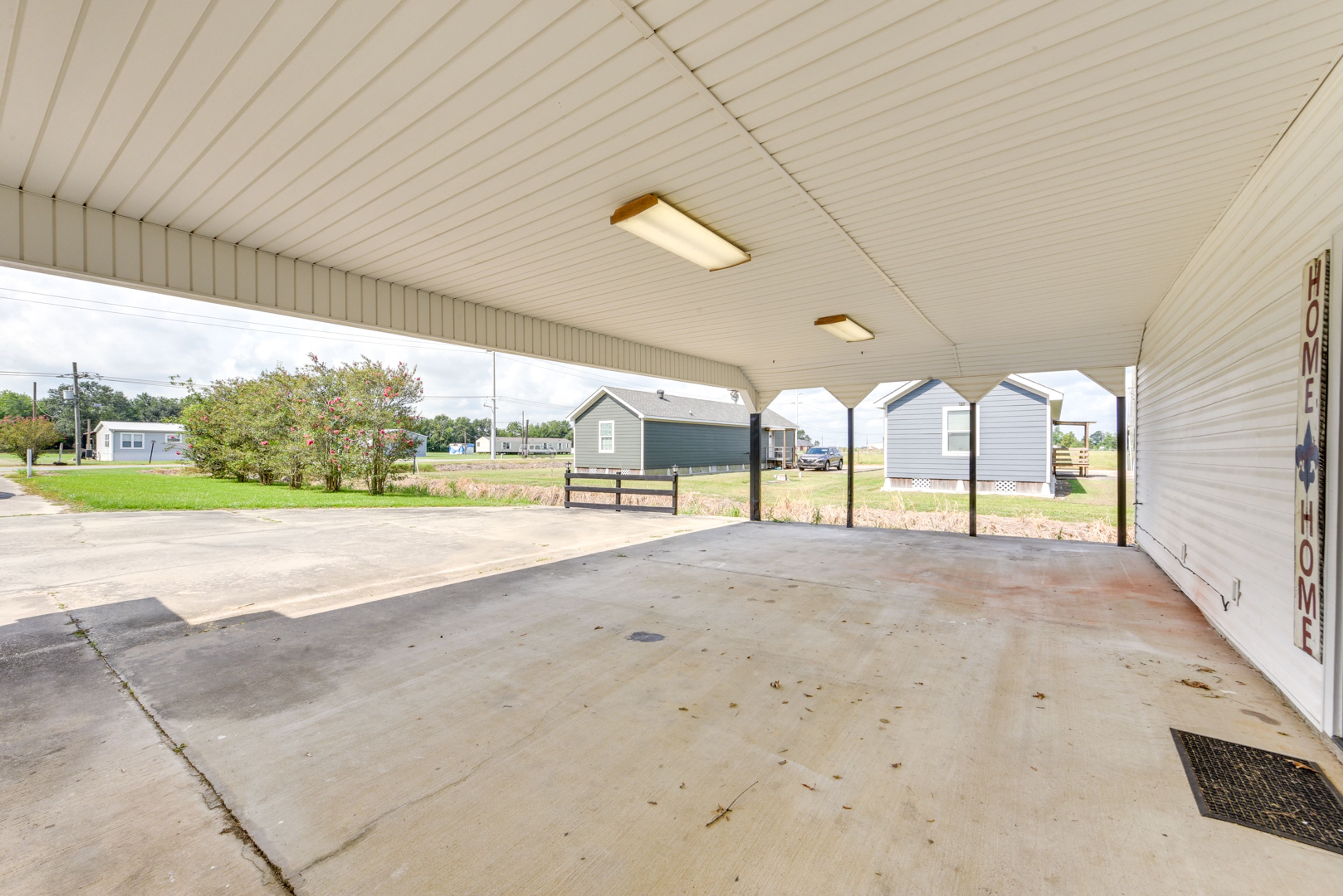 Parking | Shared Driveway (4 Vehicles) | RV/Trailer/Boat/Bus Parking Allowed