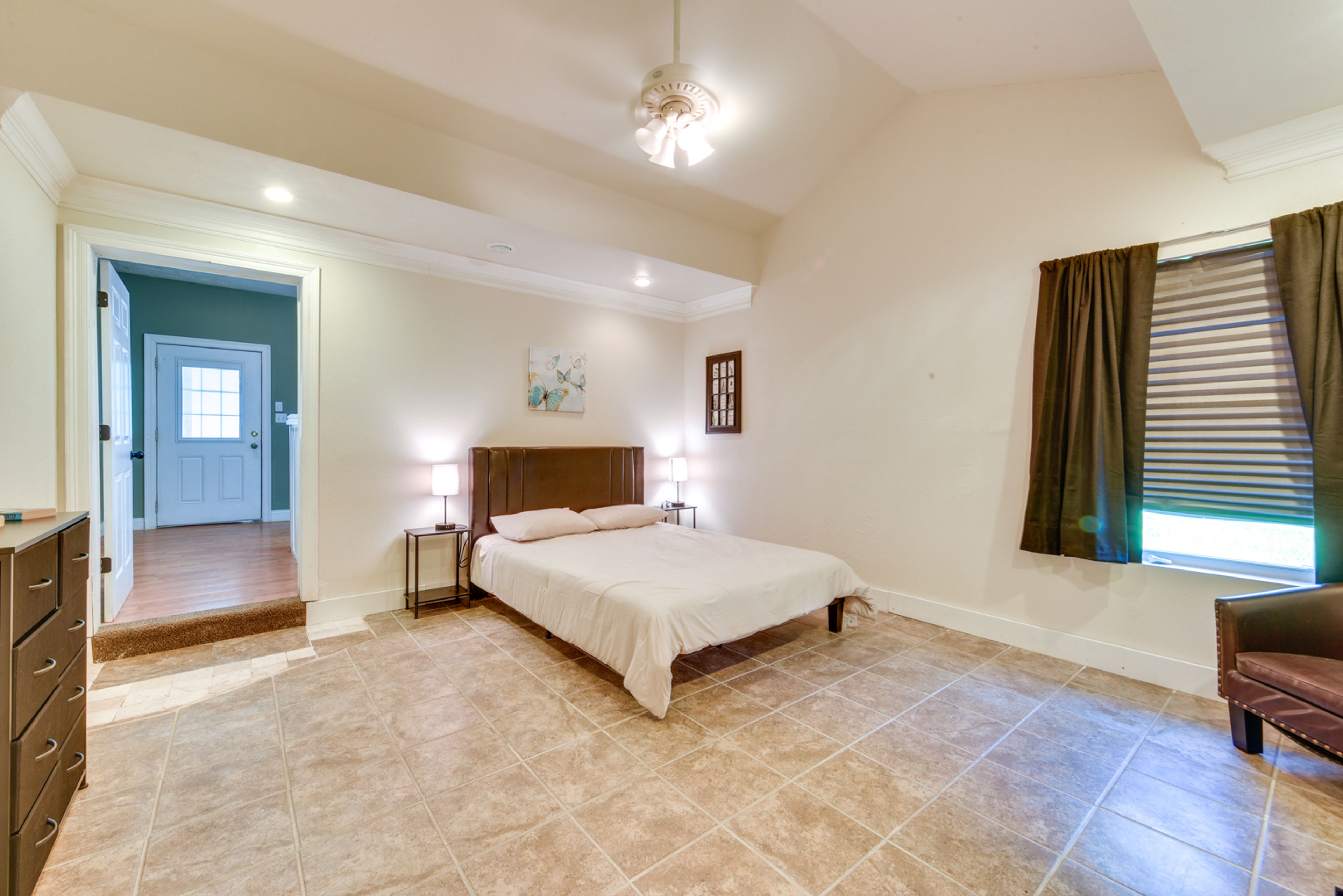 Bedroom 1 | Queen Bed | En-Suite Bathroom