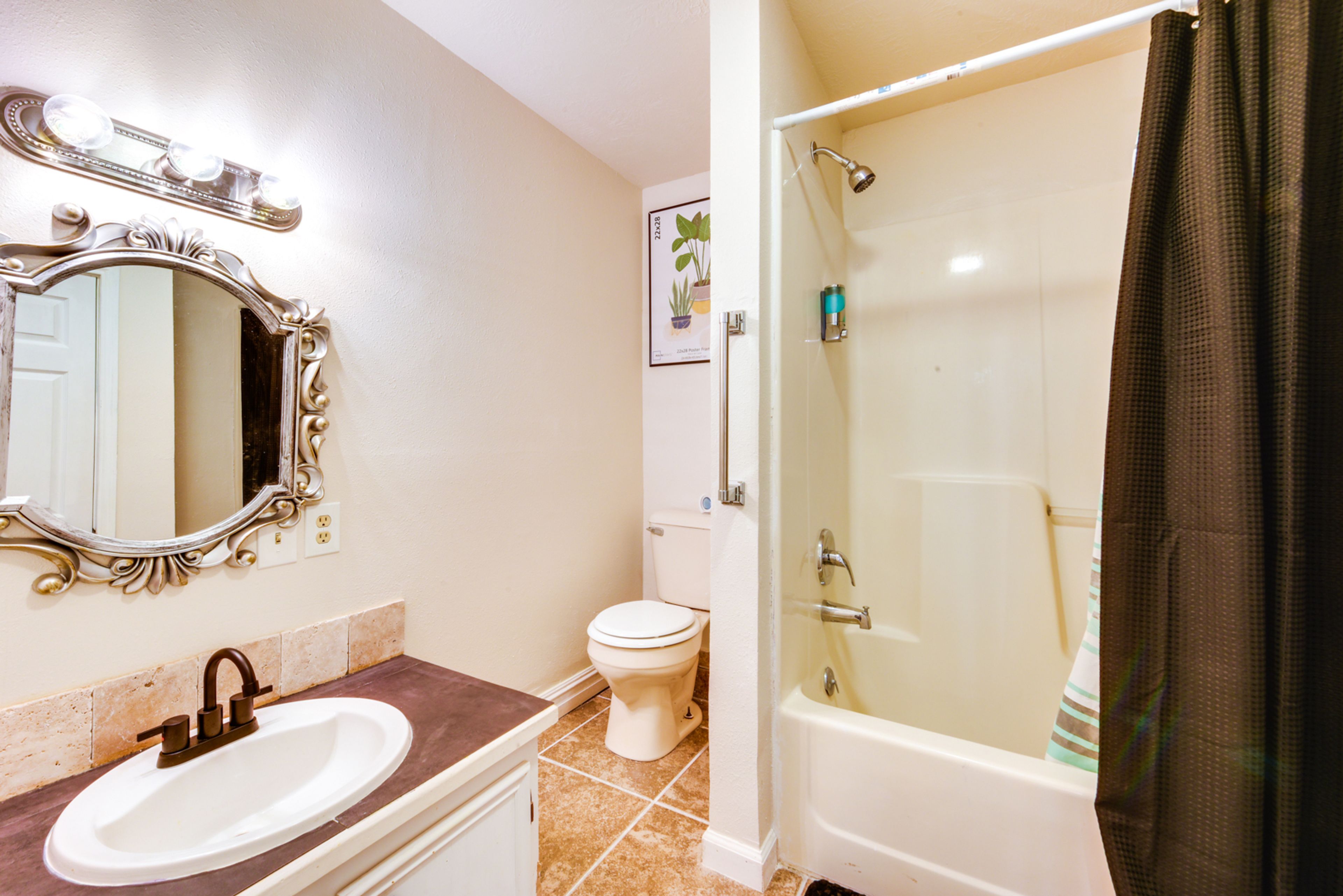 Full Bathroom | Shower/Tub Combo