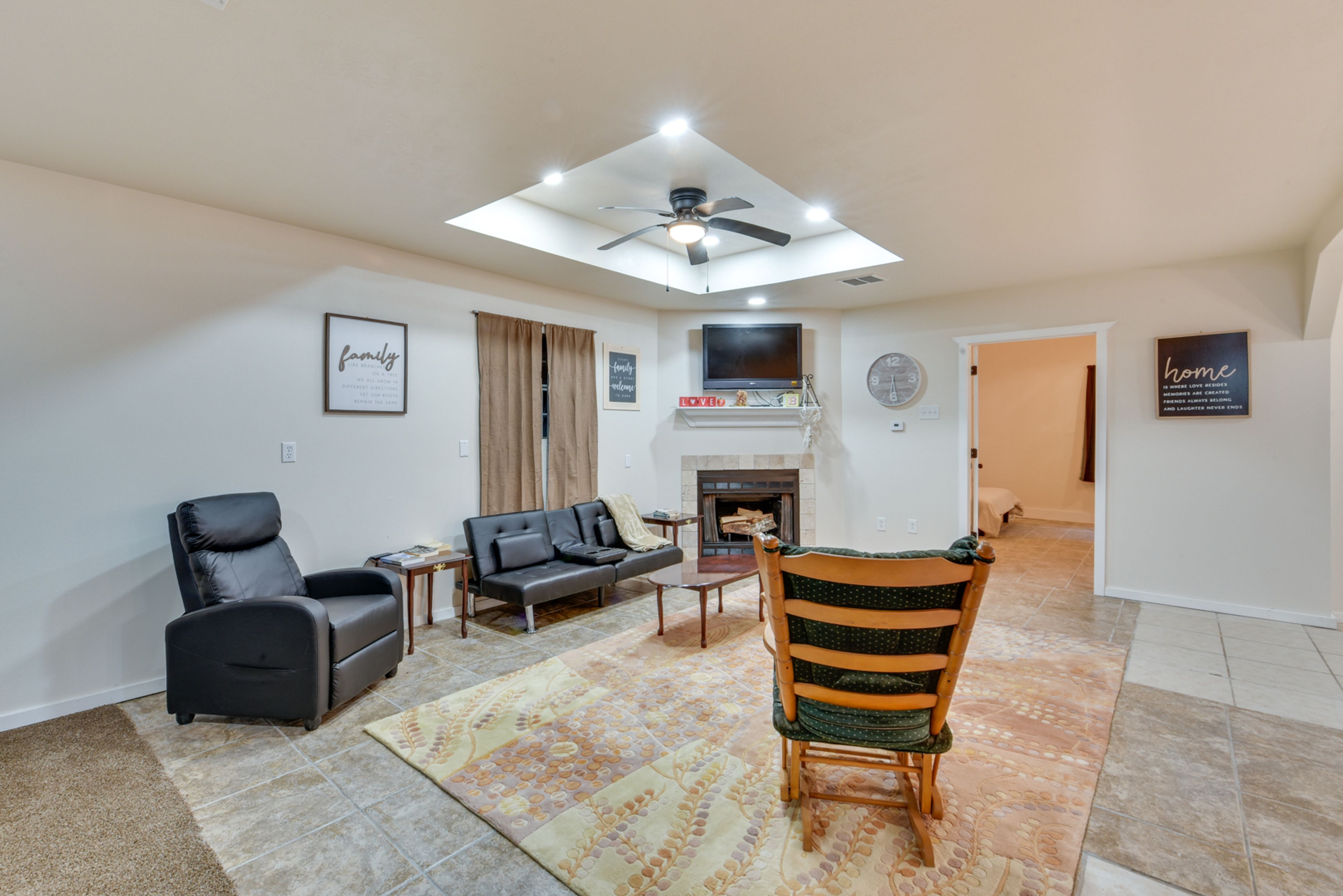 Living Room | Full Futon | Smart TV | 2 Interior Steps Required