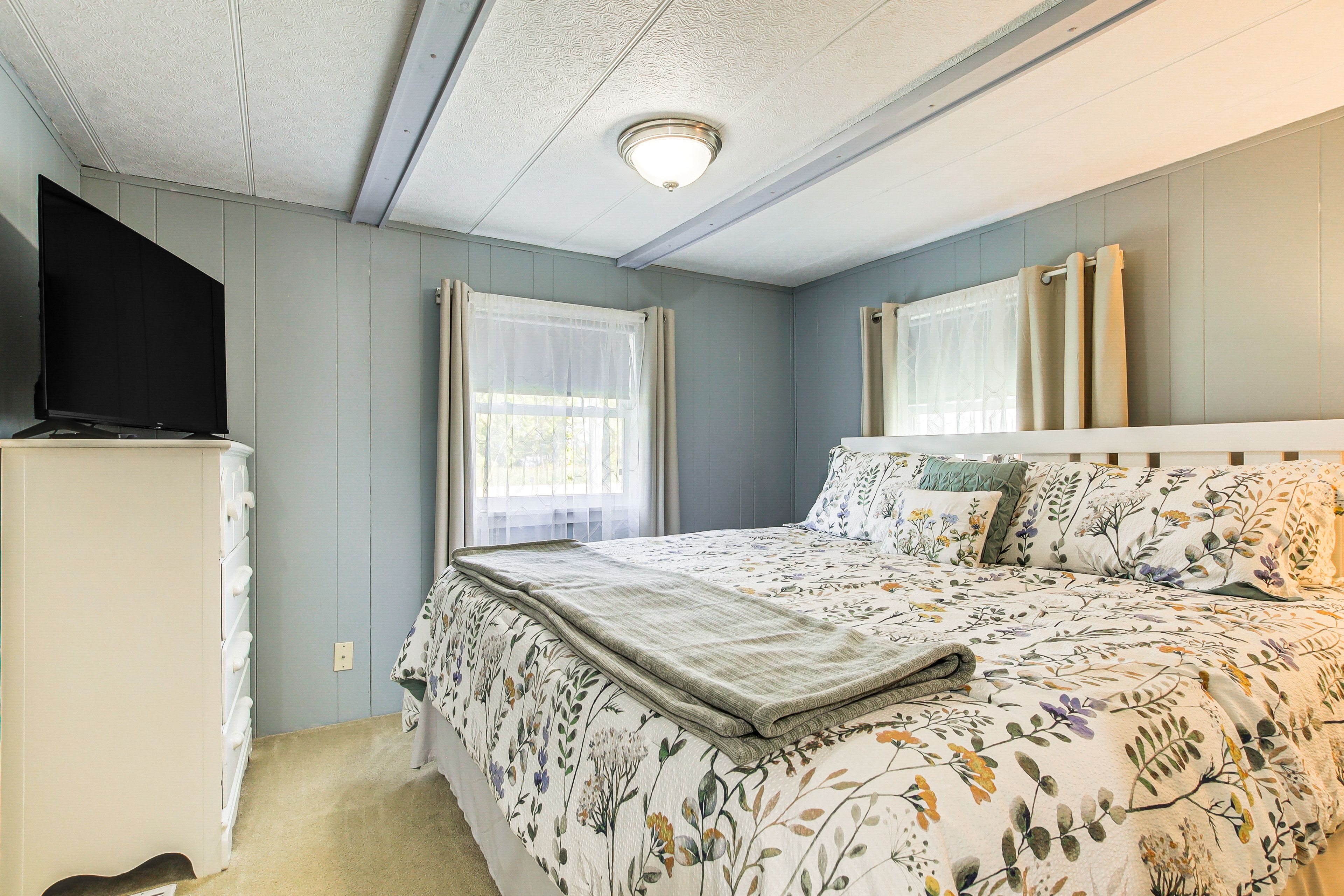 Bedroom 1 | King Bed