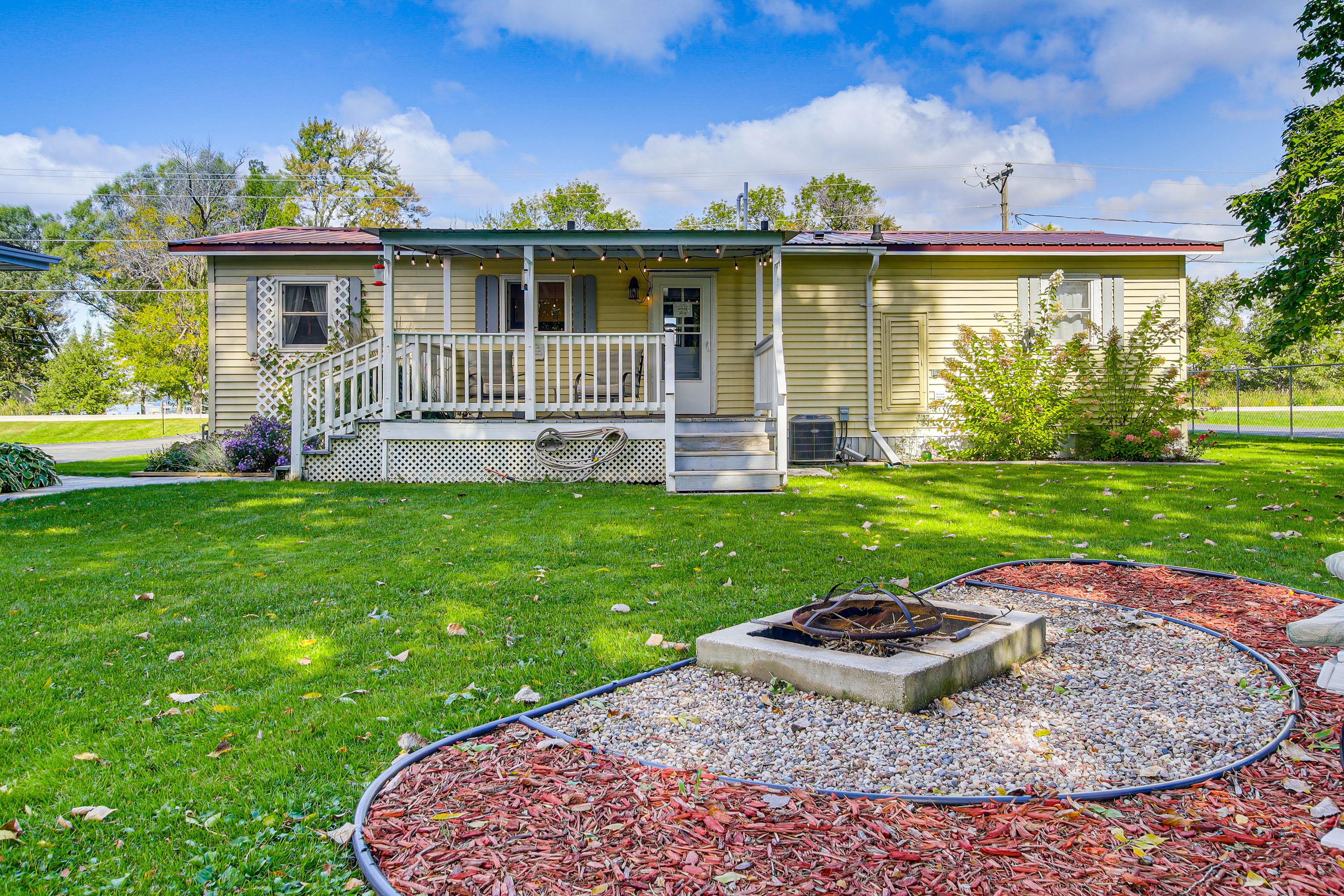 Cecil Vacation Rental | 2BR | 1BA | 1,056 Sq Ft | 5 Steps Required