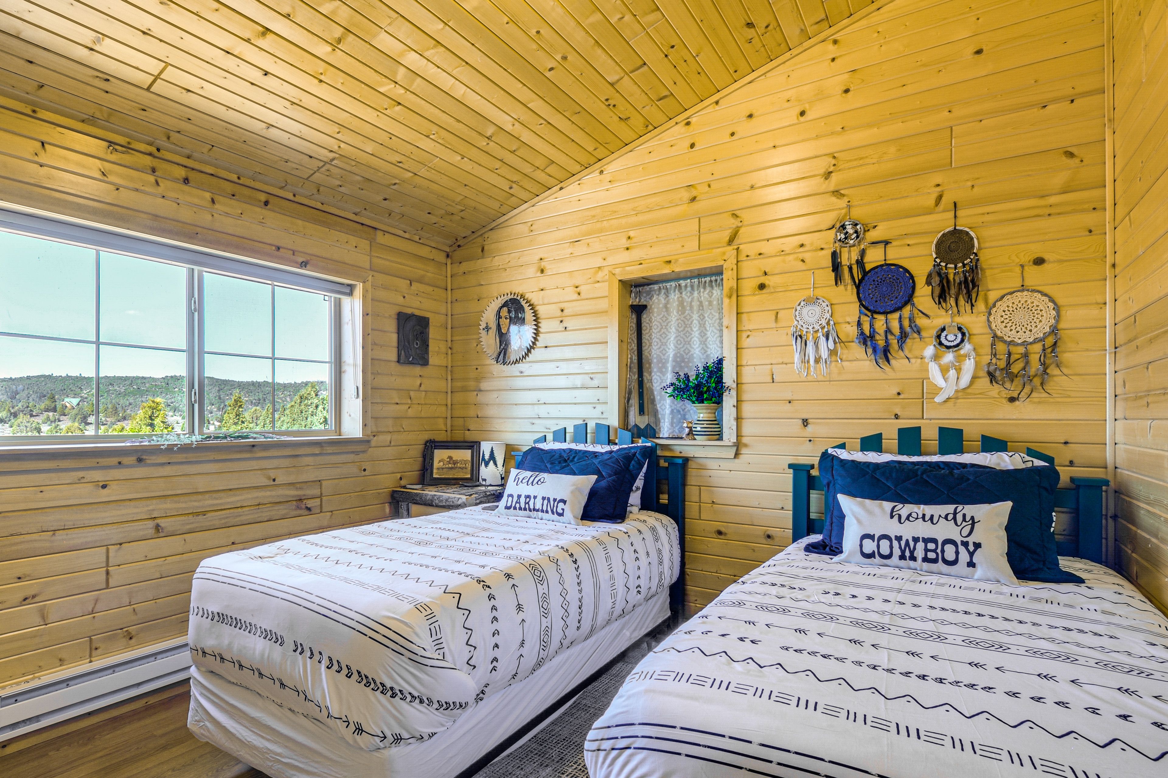 Bedroom 2 | 2 Twin Beds