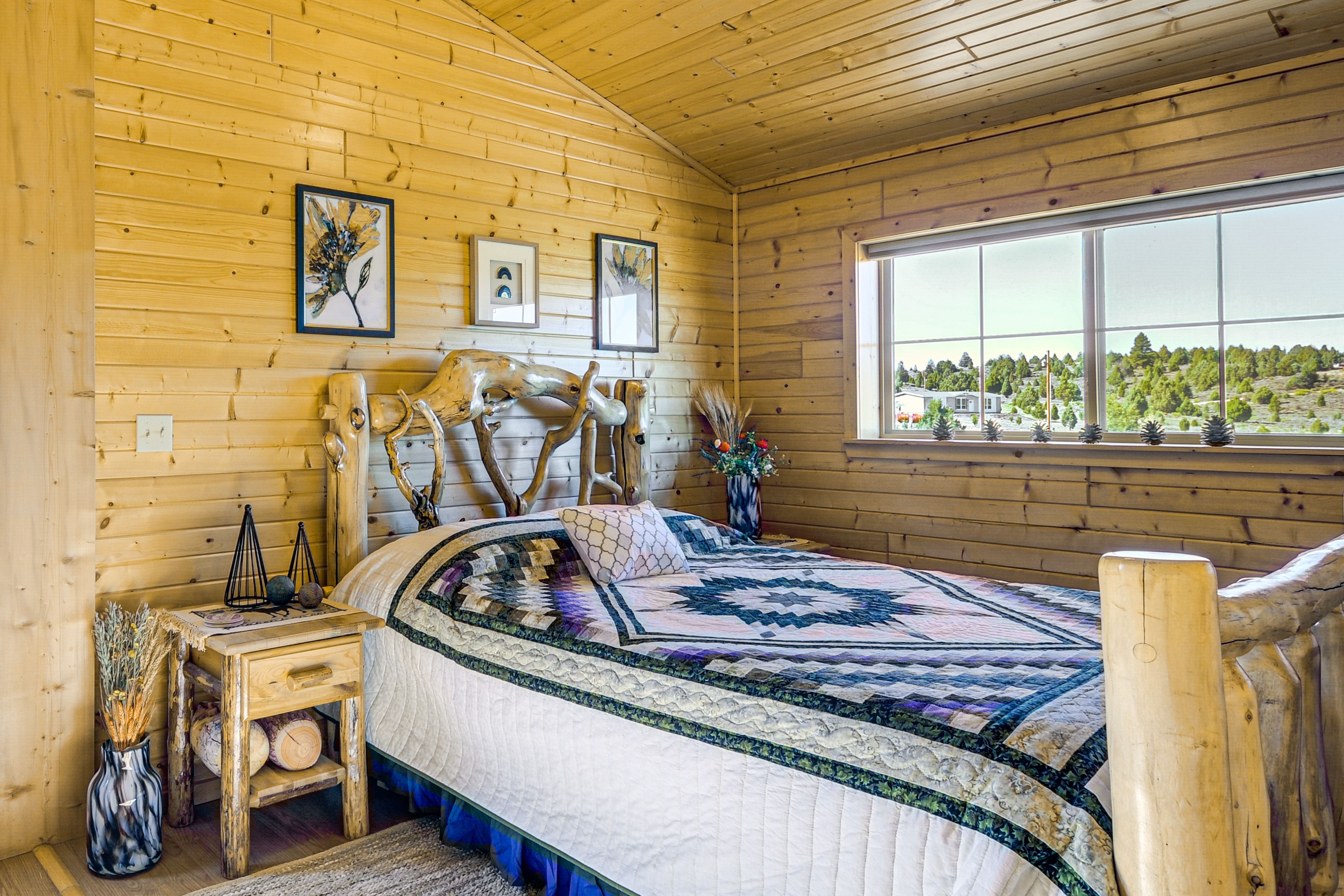 Bedroom 1 | Queen Bed | Linens Provided | En-Suite Bathroom