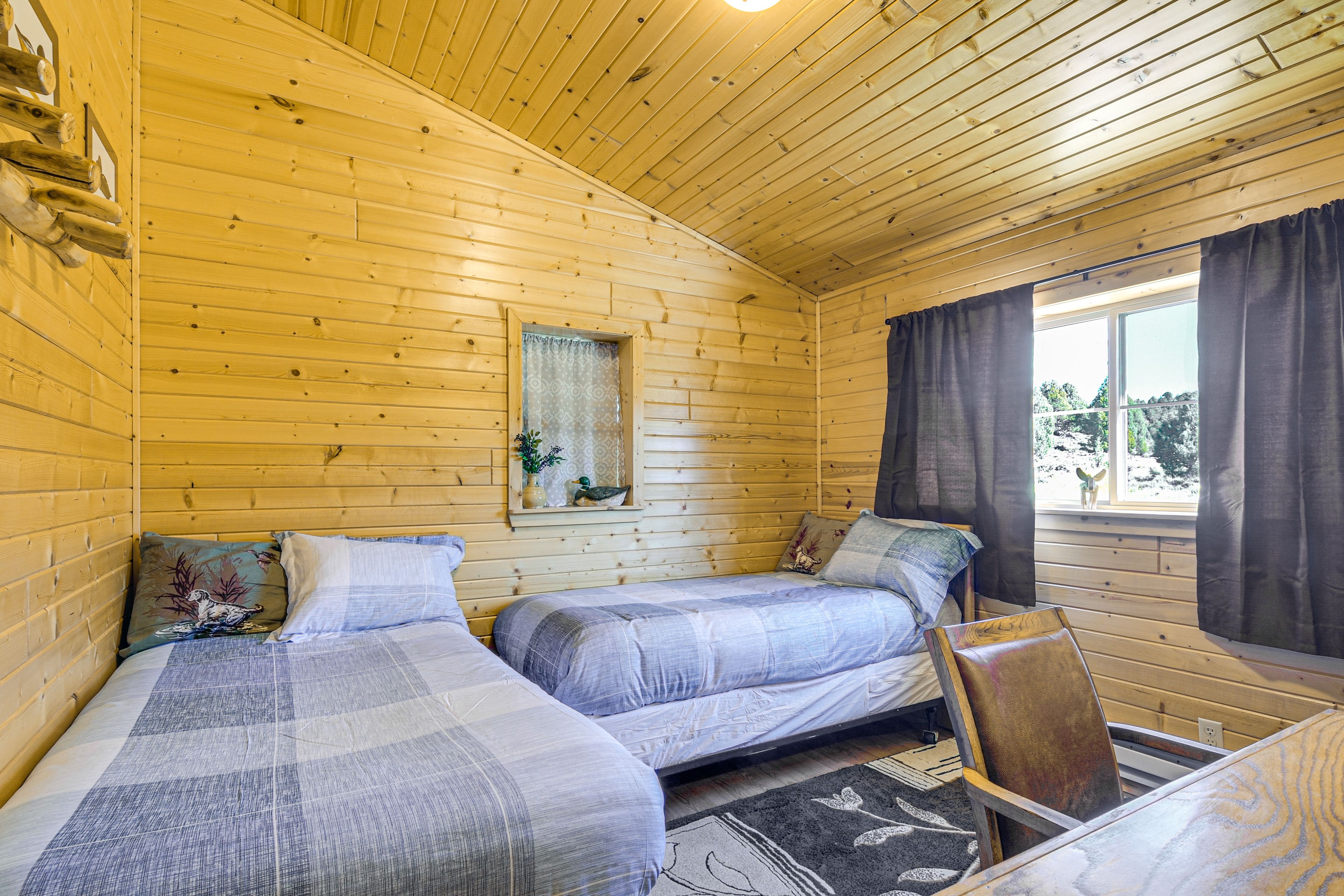 Bedroom 3 | 2 Twin Beds | Office Space