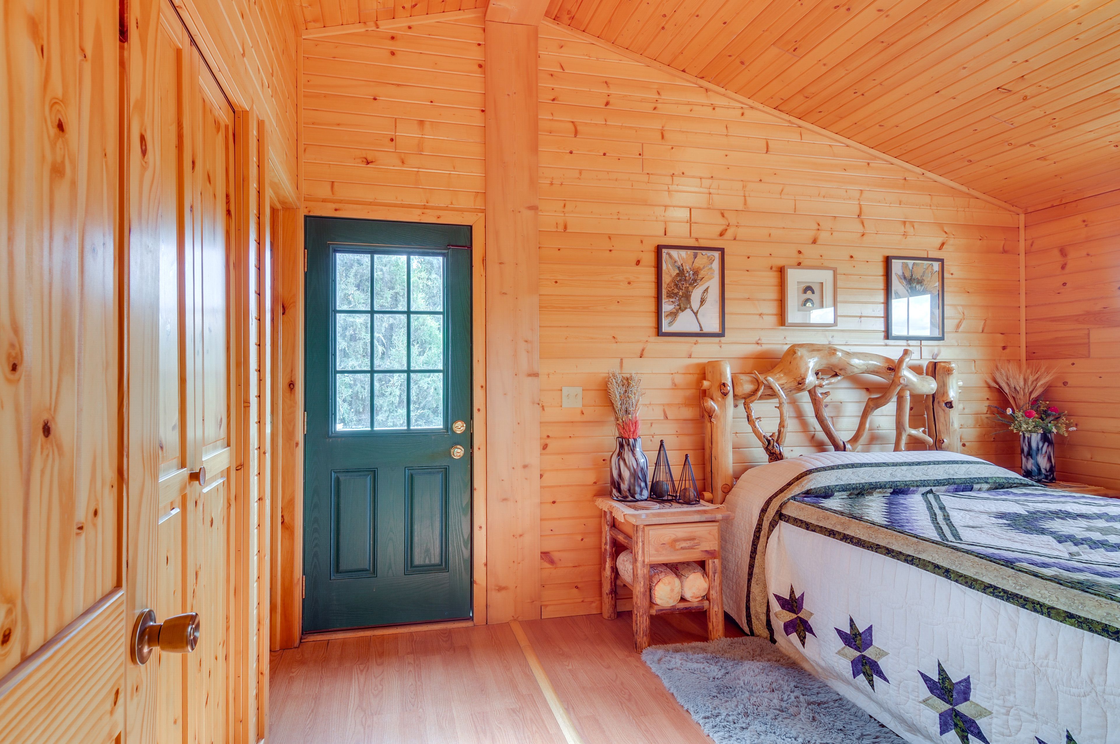 Bedroom 1 | Queen Bed | Linens Provided | En-Suite Bathroom