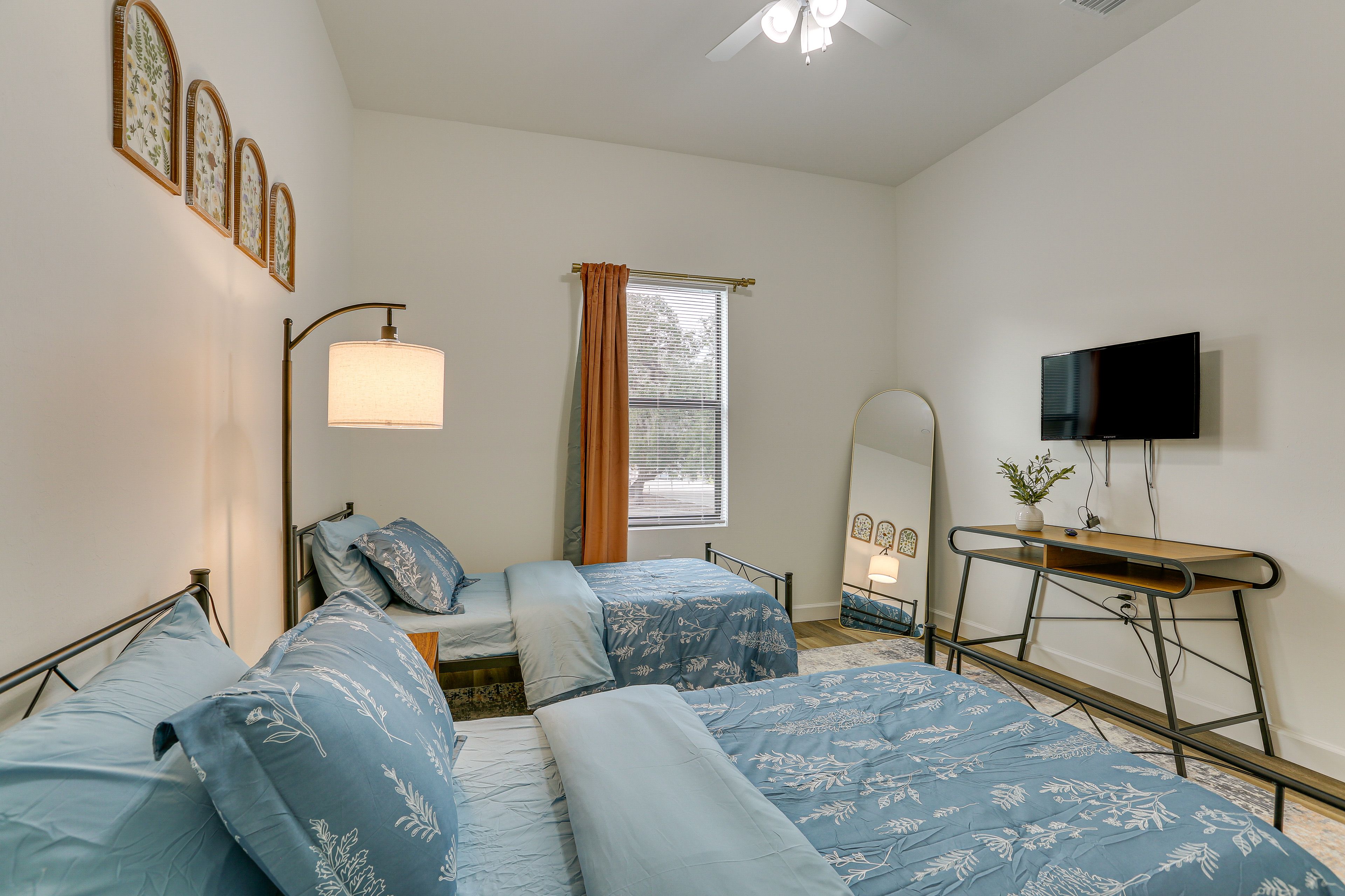 Bedroom 3 | 2 Twin Beds | Smart TV