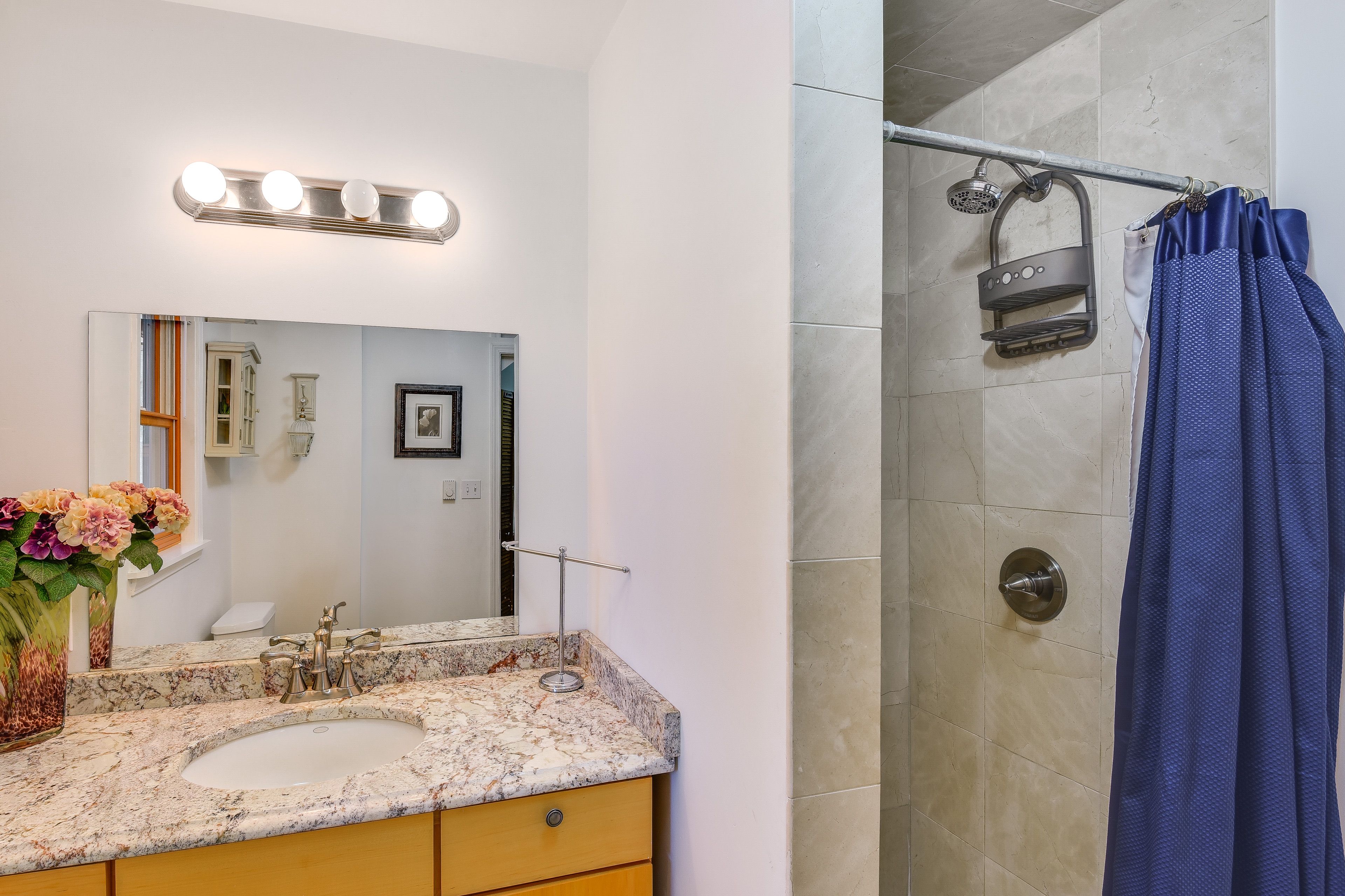 Full Bathroom | 2nd Floor | Towels Provided | Hair Dryer