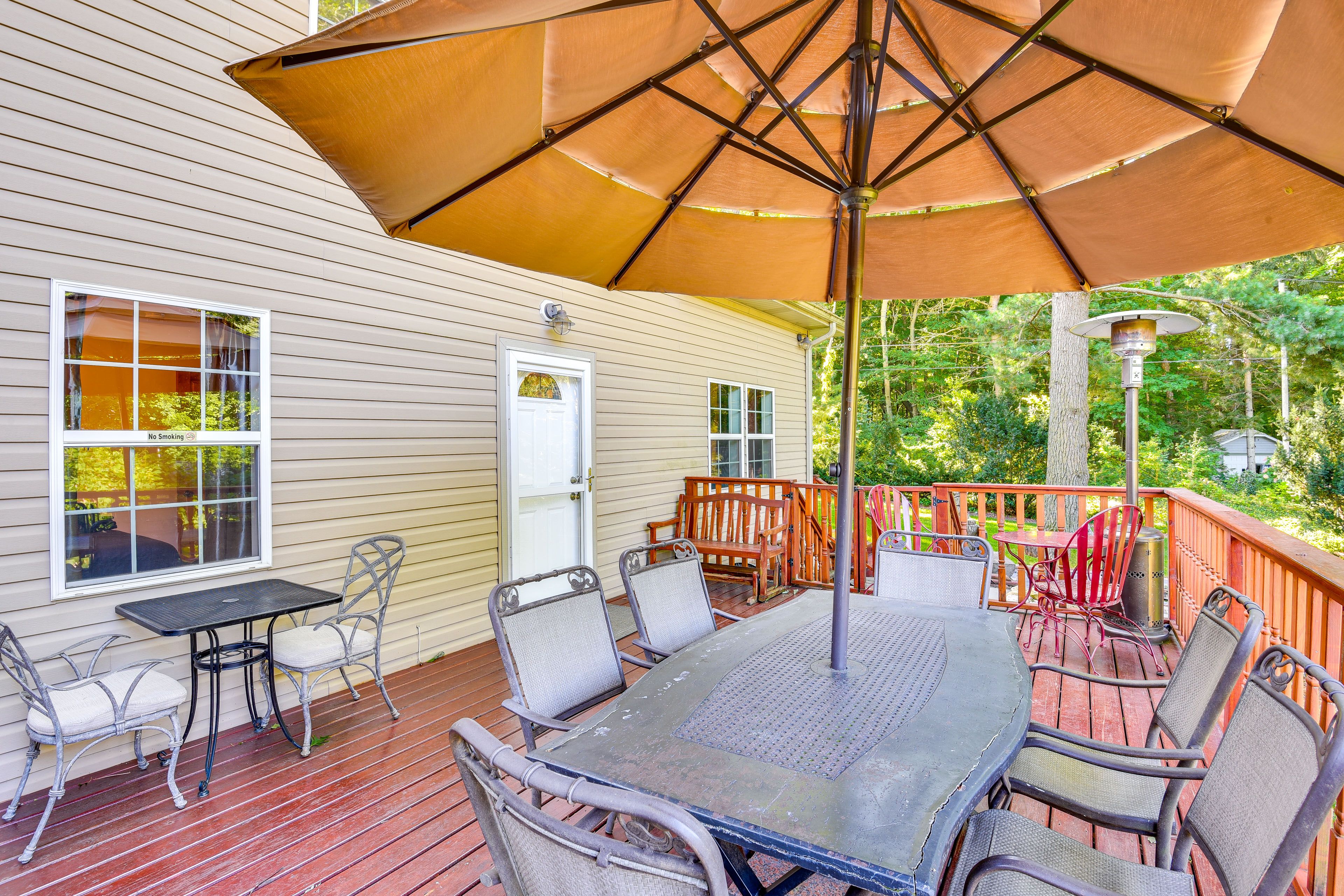 Rear Deck | Outdoor Dining Set w/ Umbrella | Patio Heater | Gas Grill