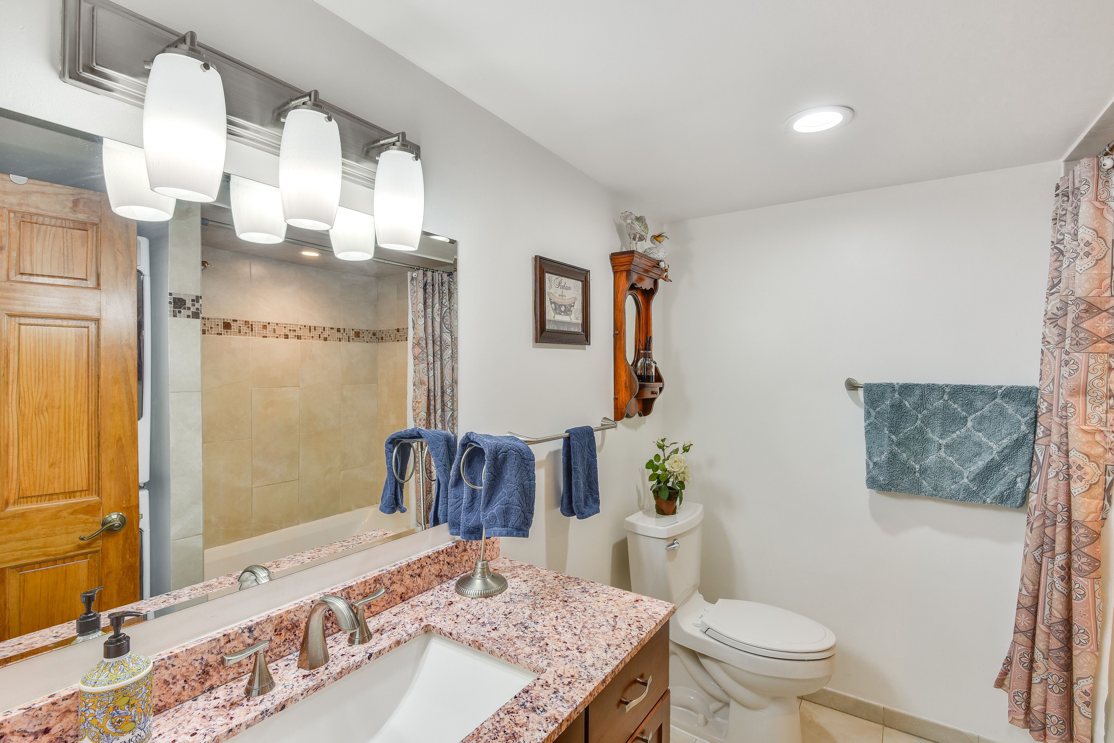 Full Bathroom | 1st Floor | Washer & Dryer