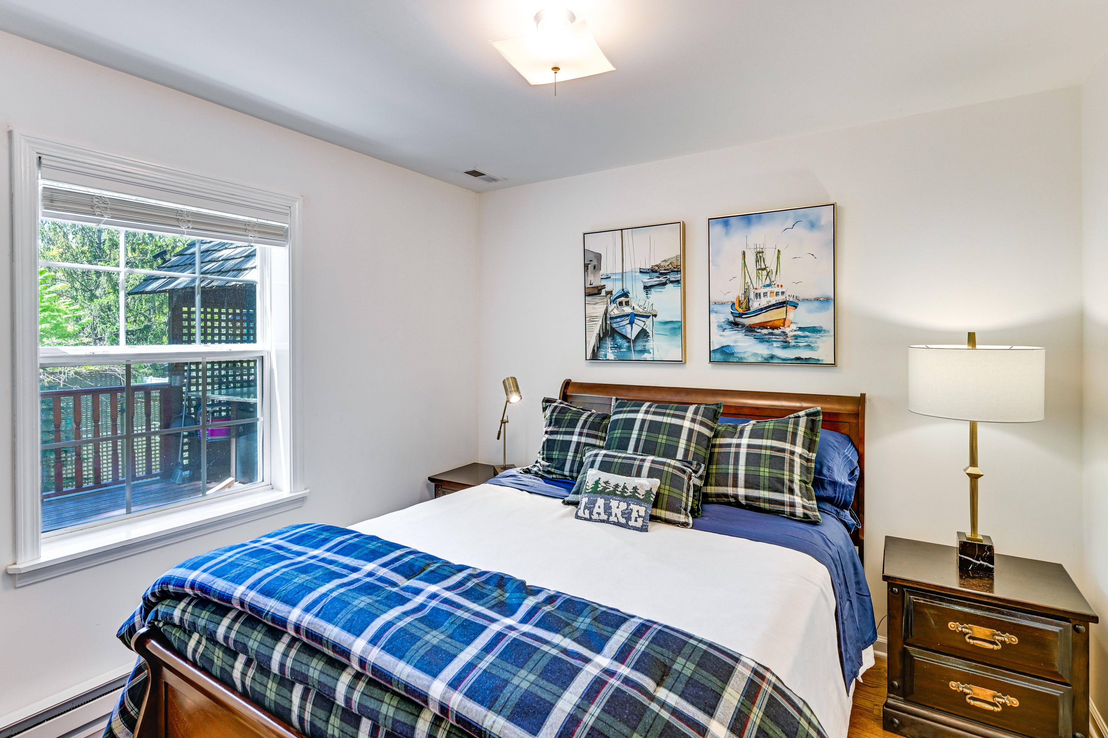 Bedroom 5 | 1st Floor | Queen Bed