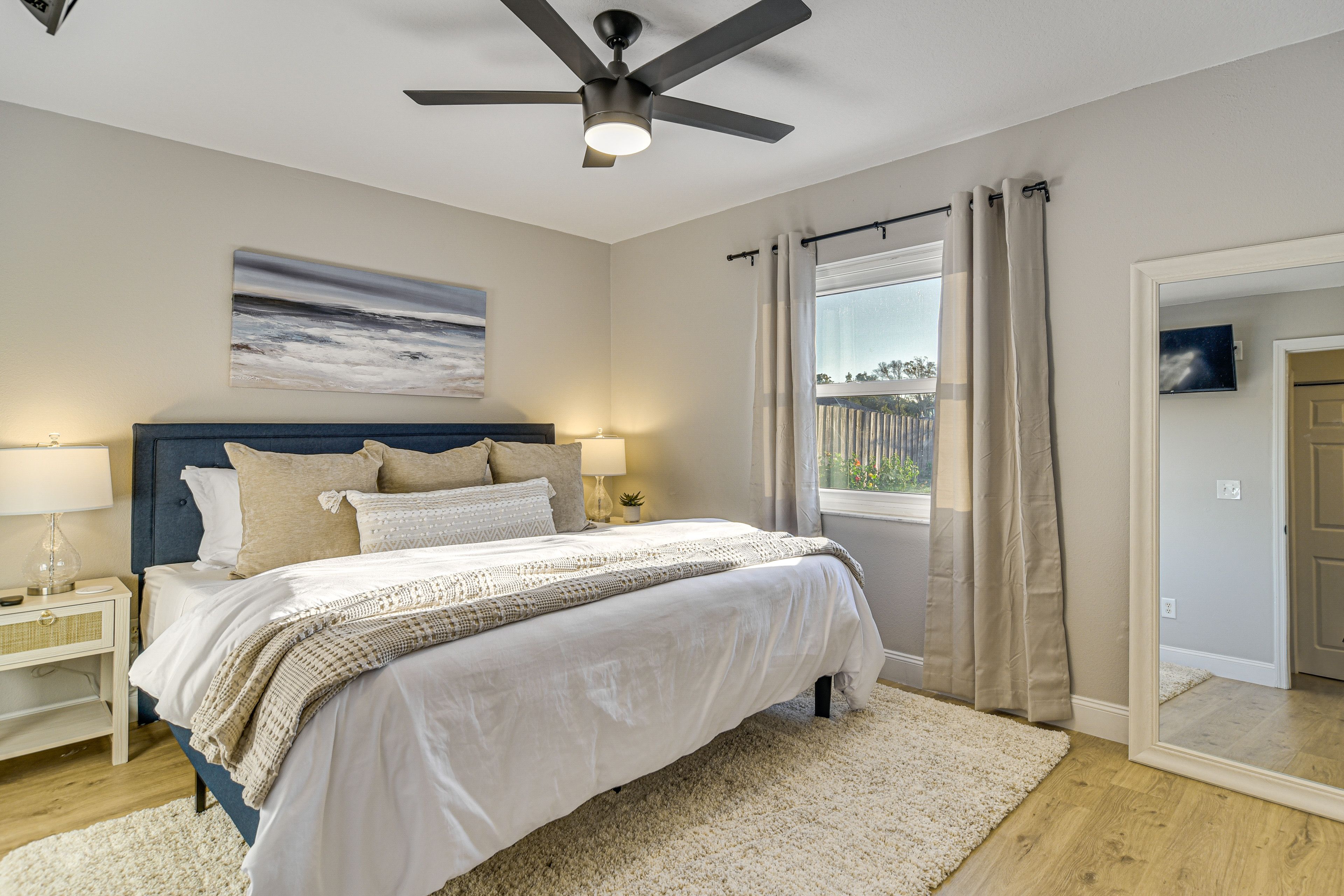 Bedroom 1 | King Bed