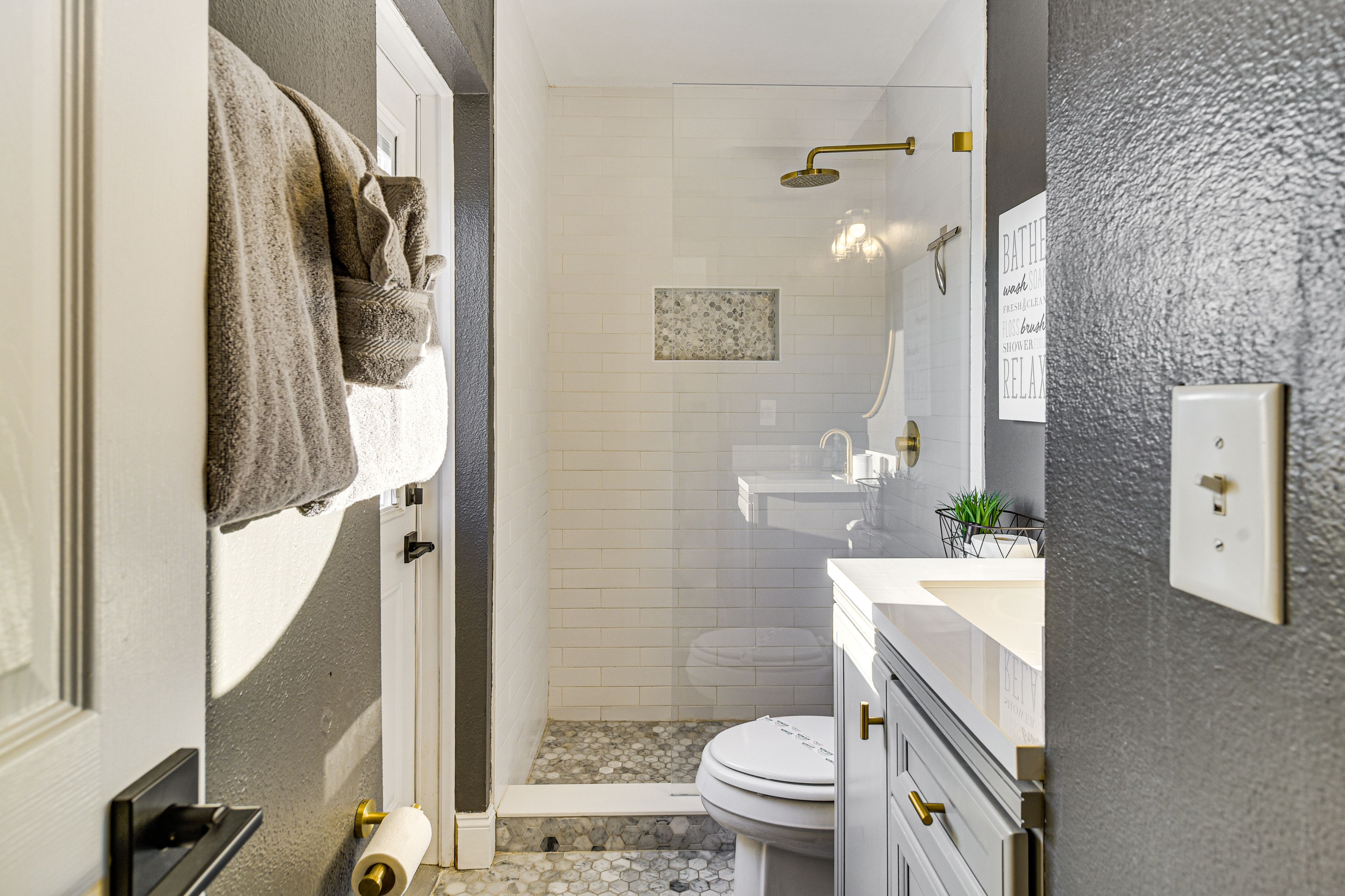 Full Bathroom