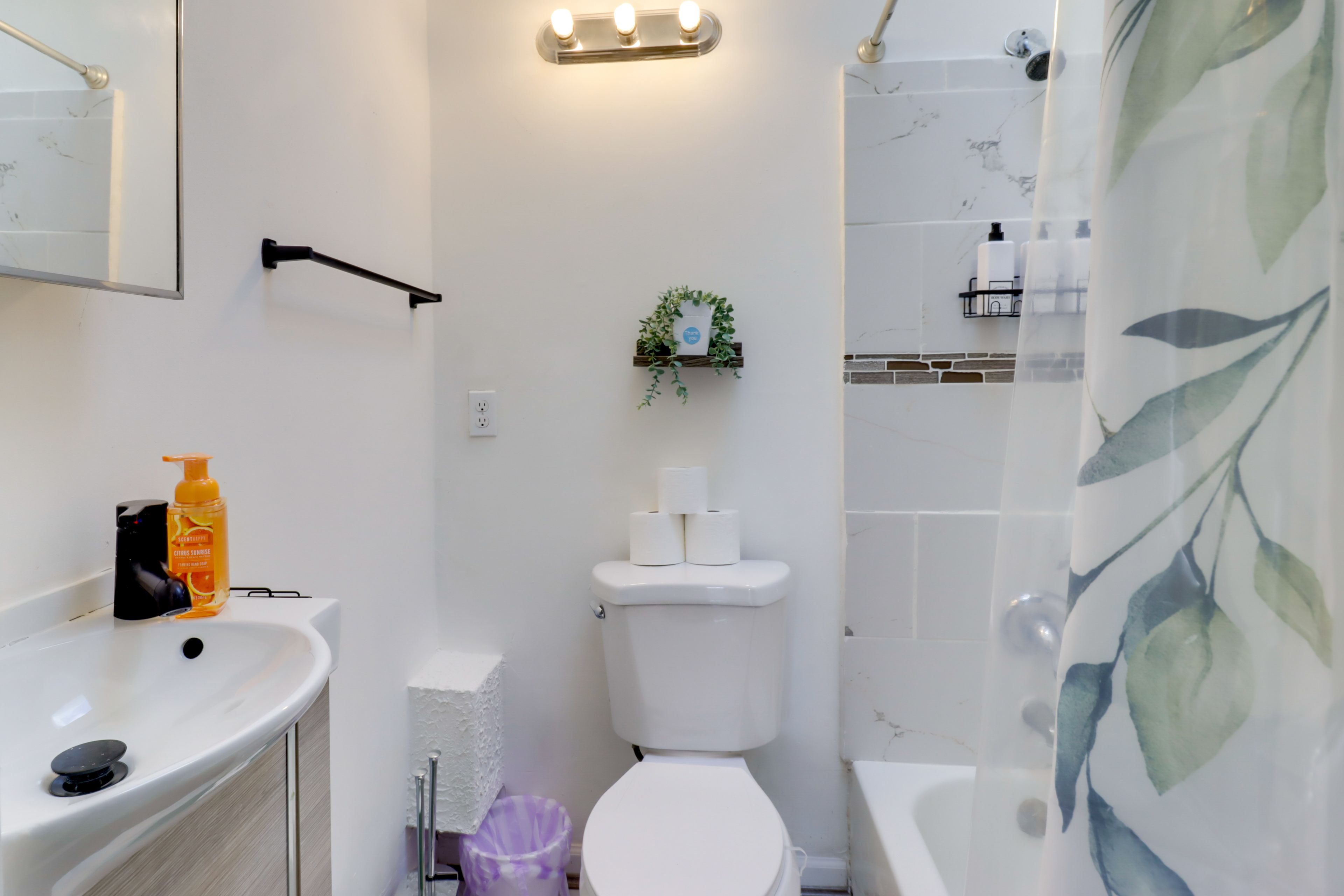 En-Suite Bathroom | 2nd Floor | Towels Provided
