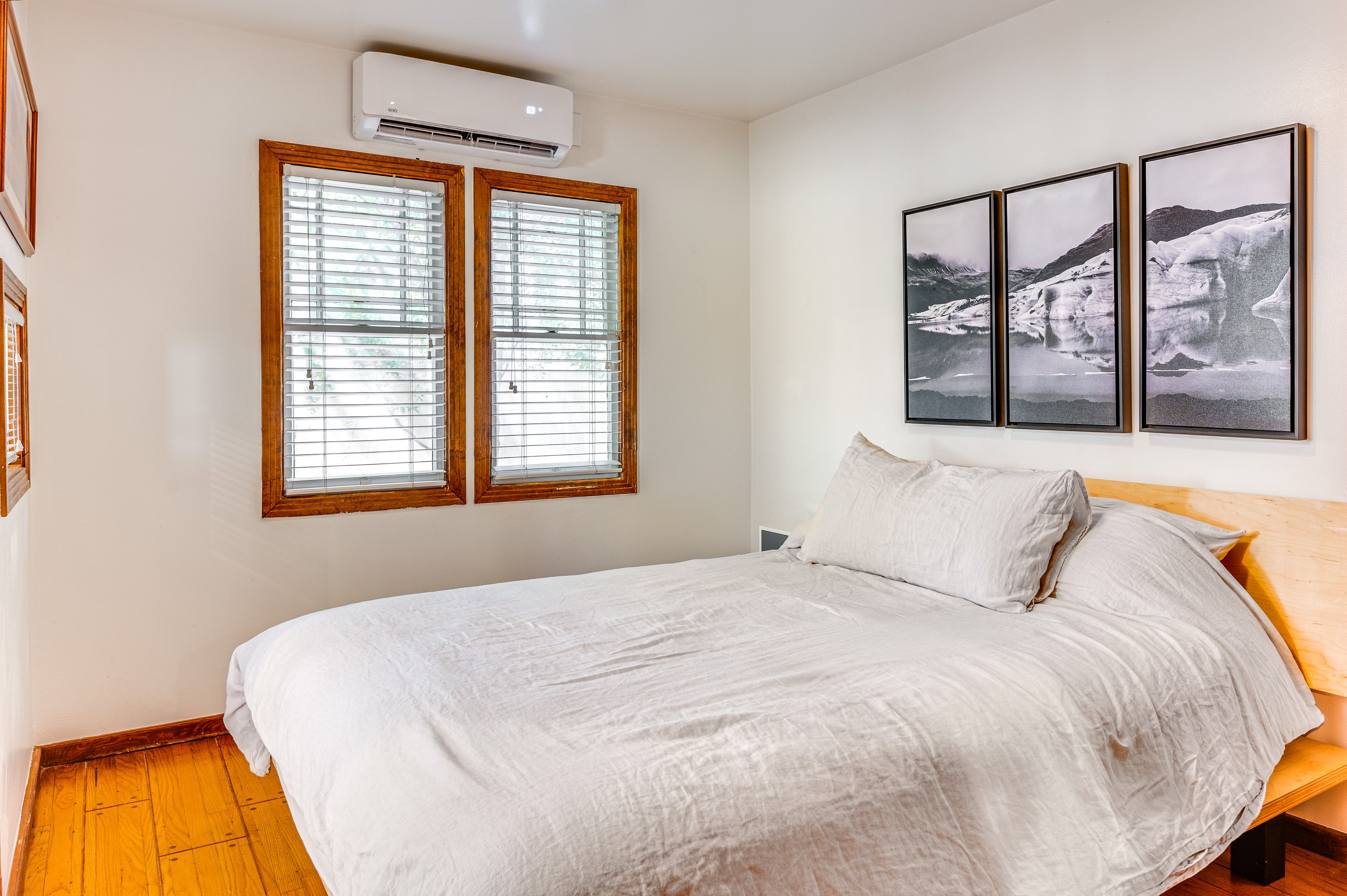 Bedroom | Queen Bed | Walk-In Closet | Linens Provided