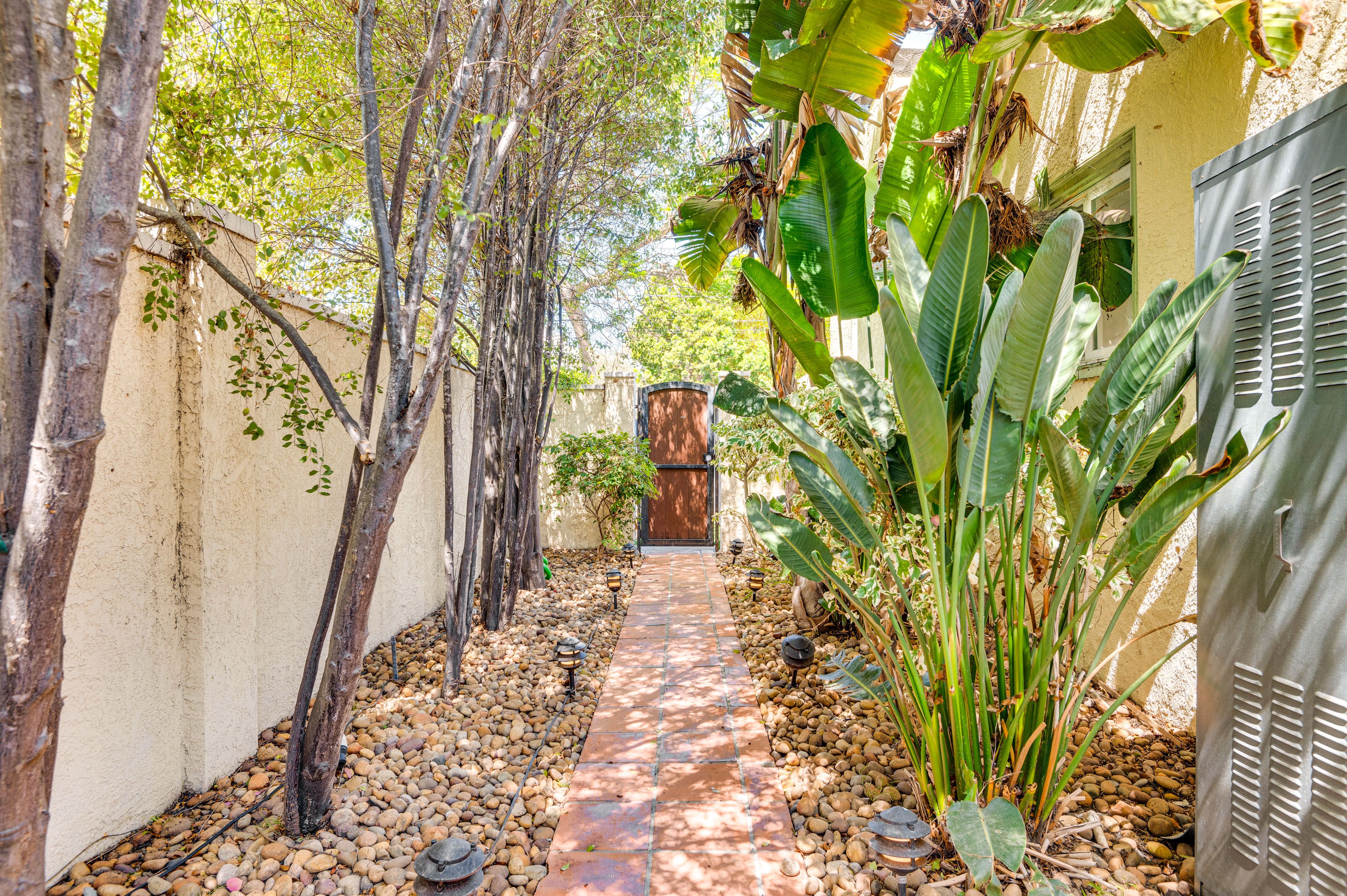 Walkway to Street Entrance