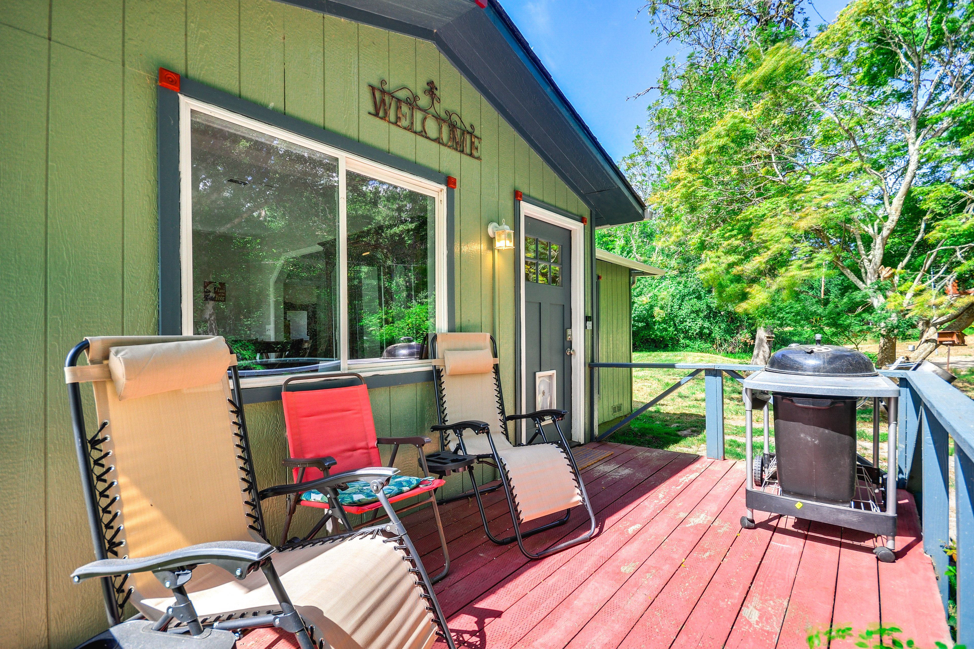 Front Deck | Outdoor Seating