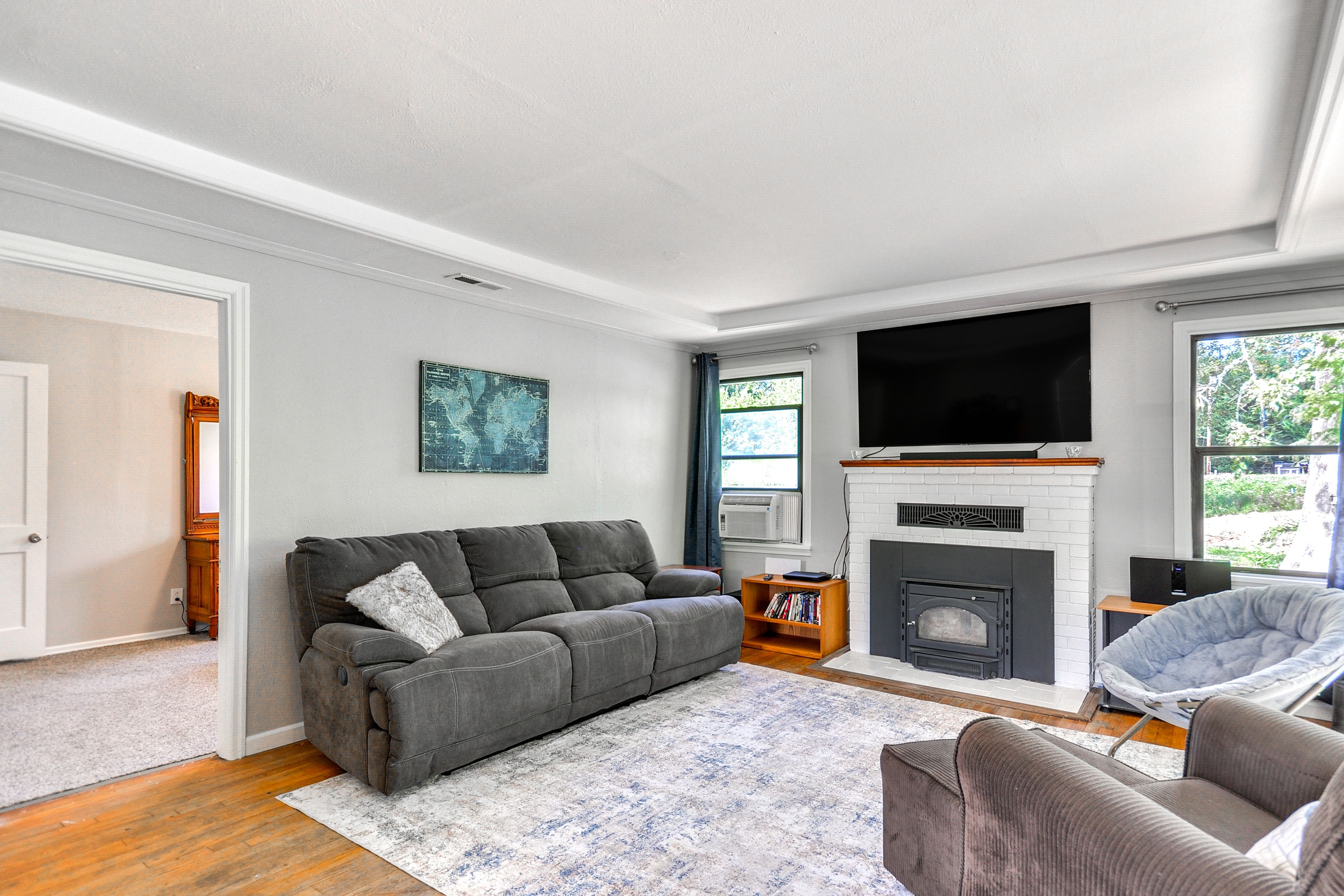Living Room | Smart TV | Free WiFi | Single-Story Home