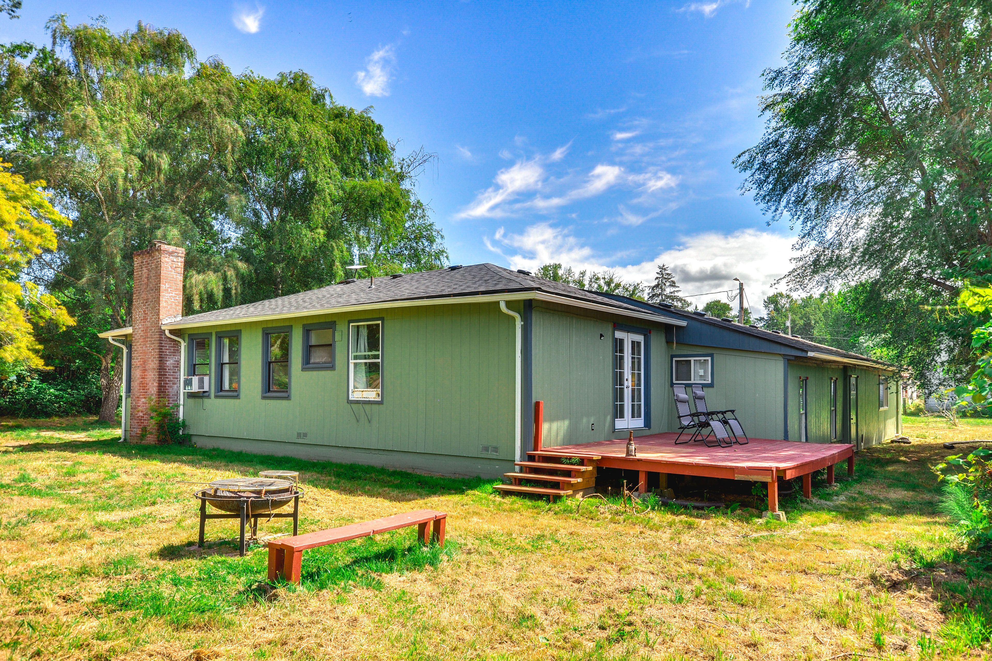 Private Deck | Outdoor Seating | Fire Pit
