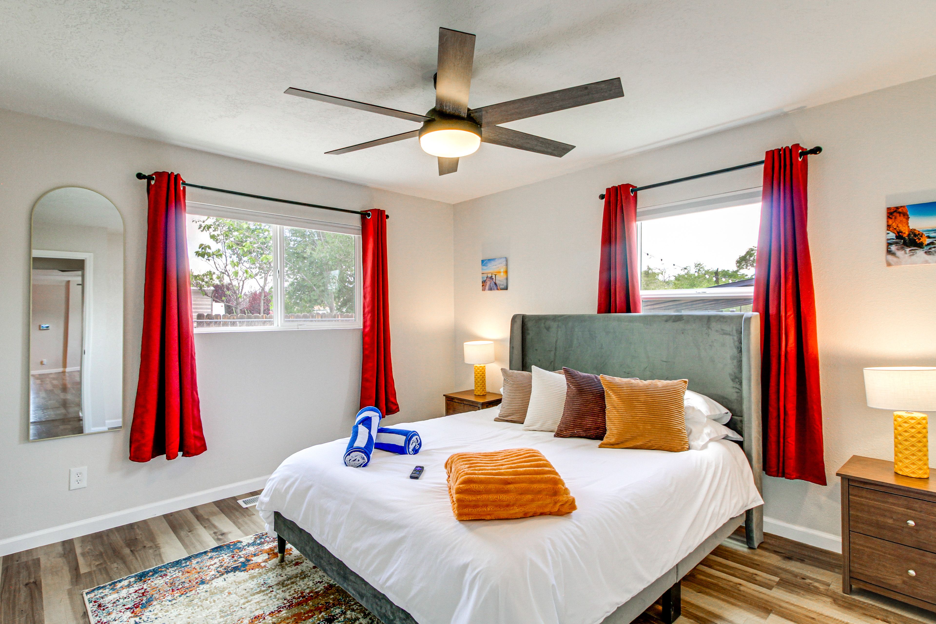 Bedroom 2 | Queen Bed | Smart TV