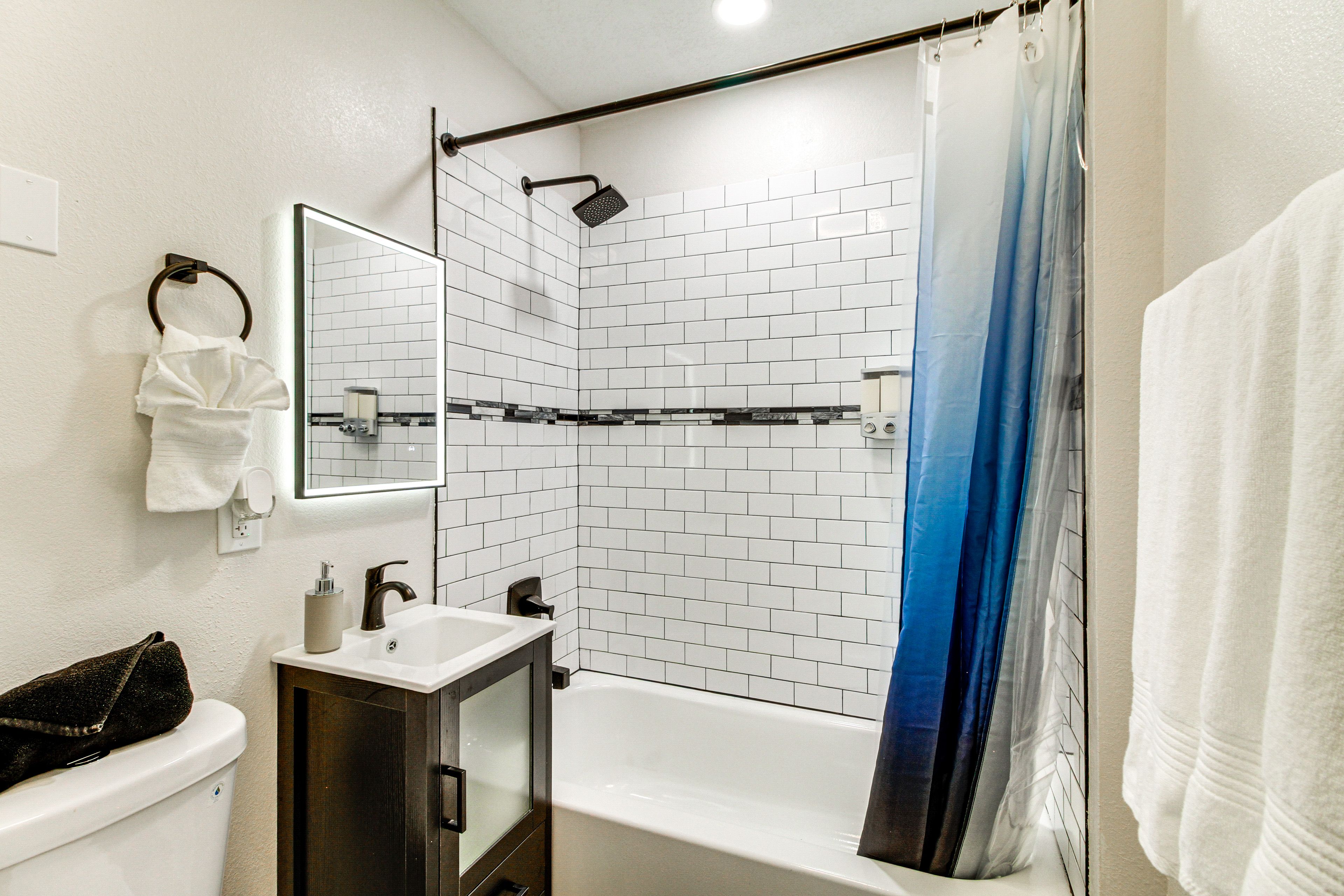 Full Bathroom | Complimentary Toiletries