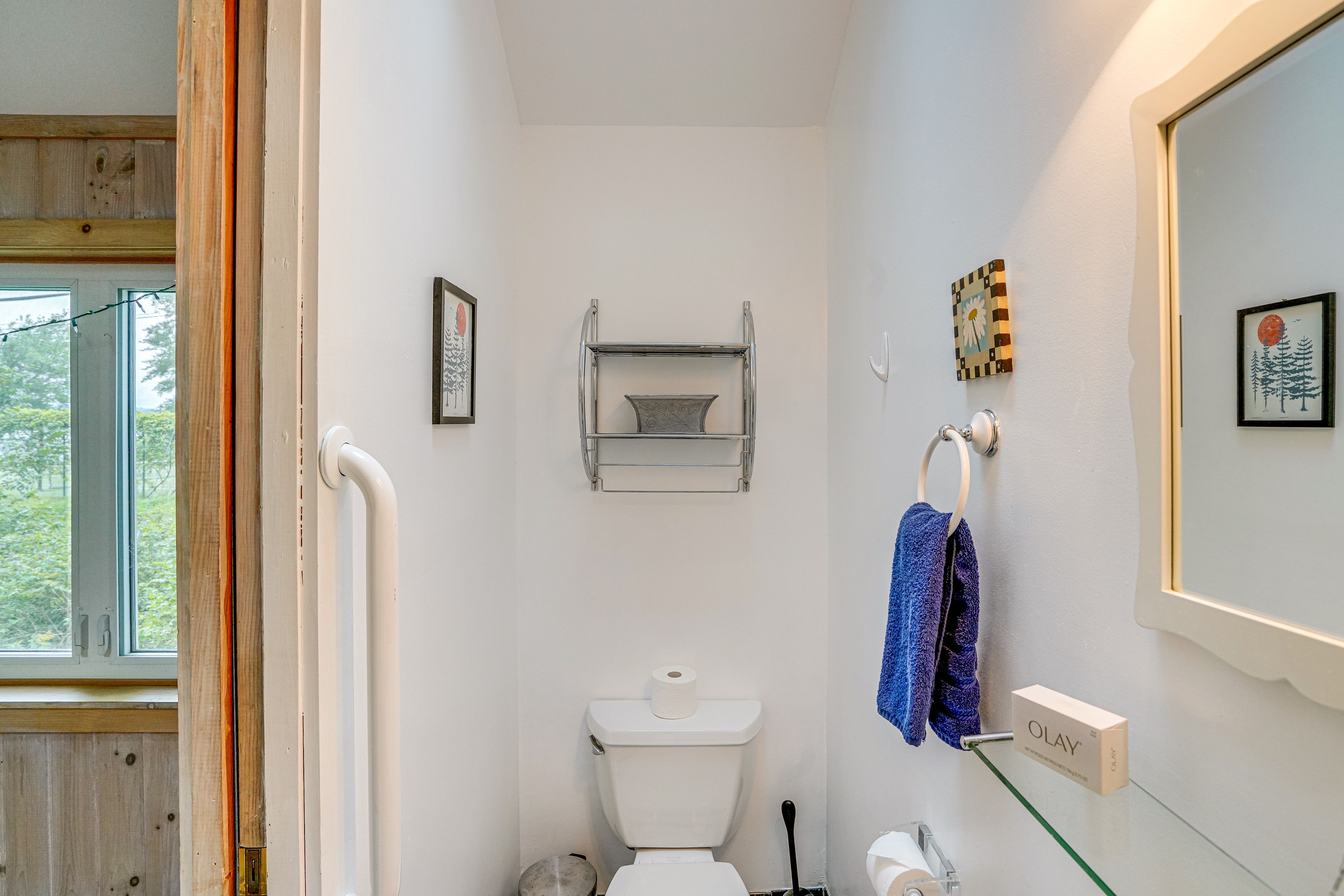 Full Bathroom | Complimentary Toiletries