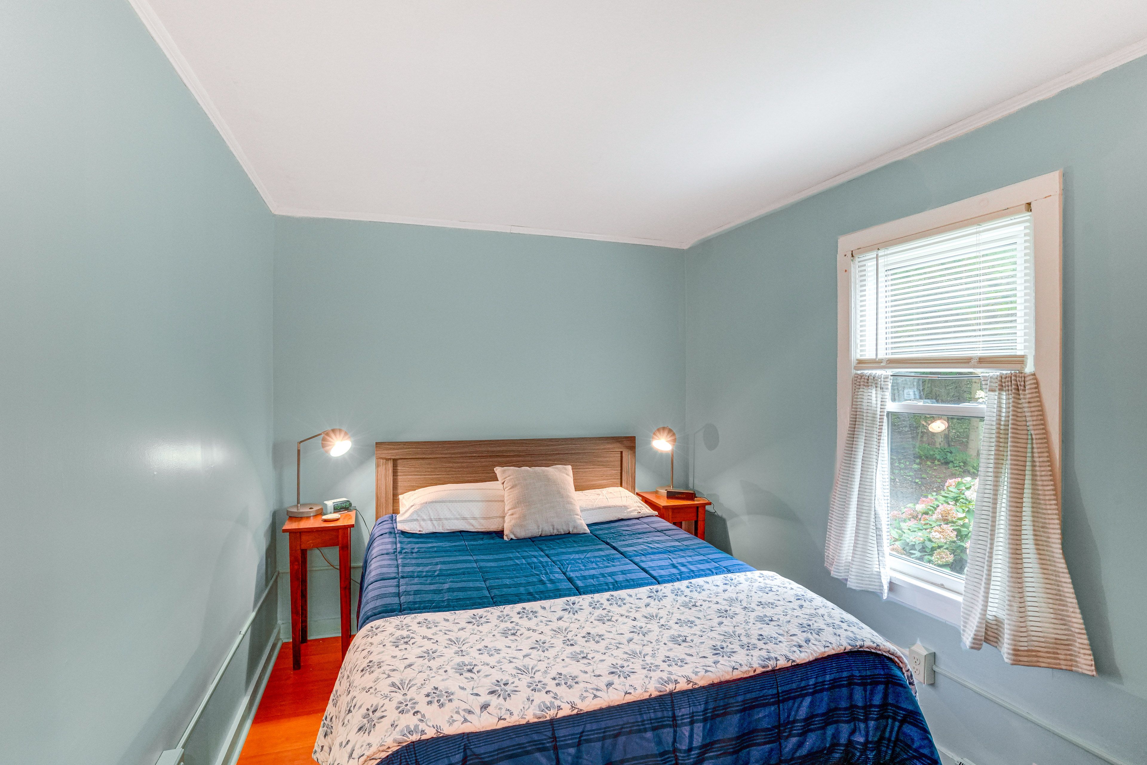 Bedroom 1 | Queen Bed | Linens Provided